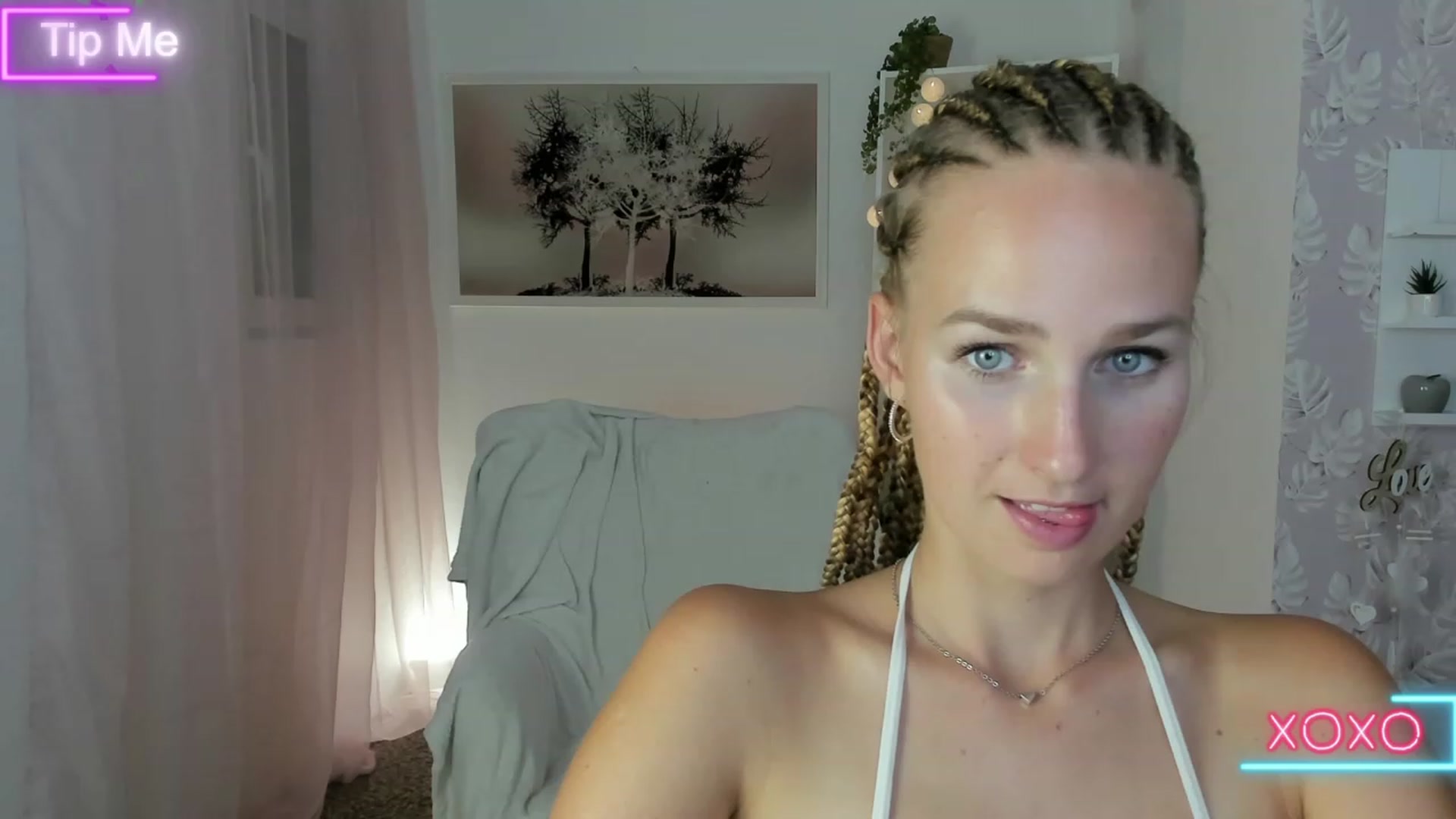 Gallery image thumbnail from Amy_Rea18's myfreecams stream on, 08/20/2023, 22:26 image 10 of 20