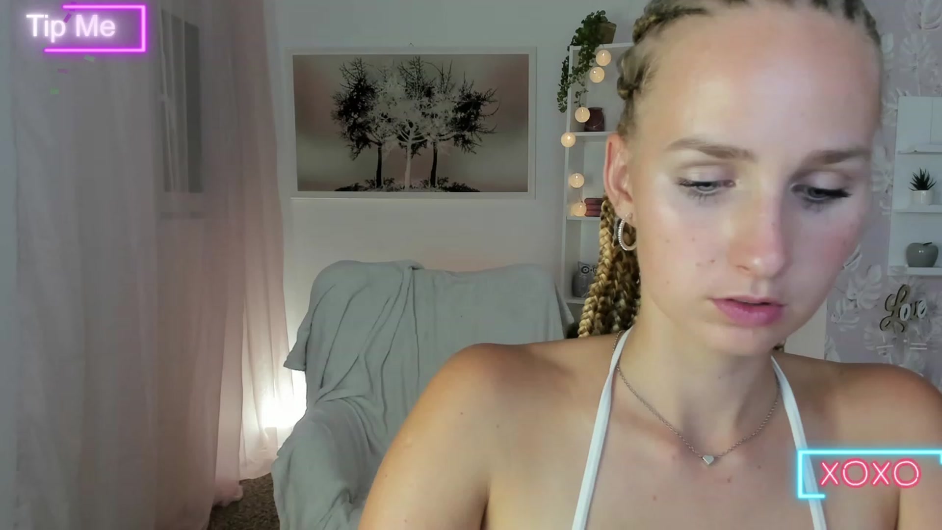 Gallery image thumbnail from Amy_Rea18's myfreecams stream on, 08/20/2023, 23:03 image 15 of 20