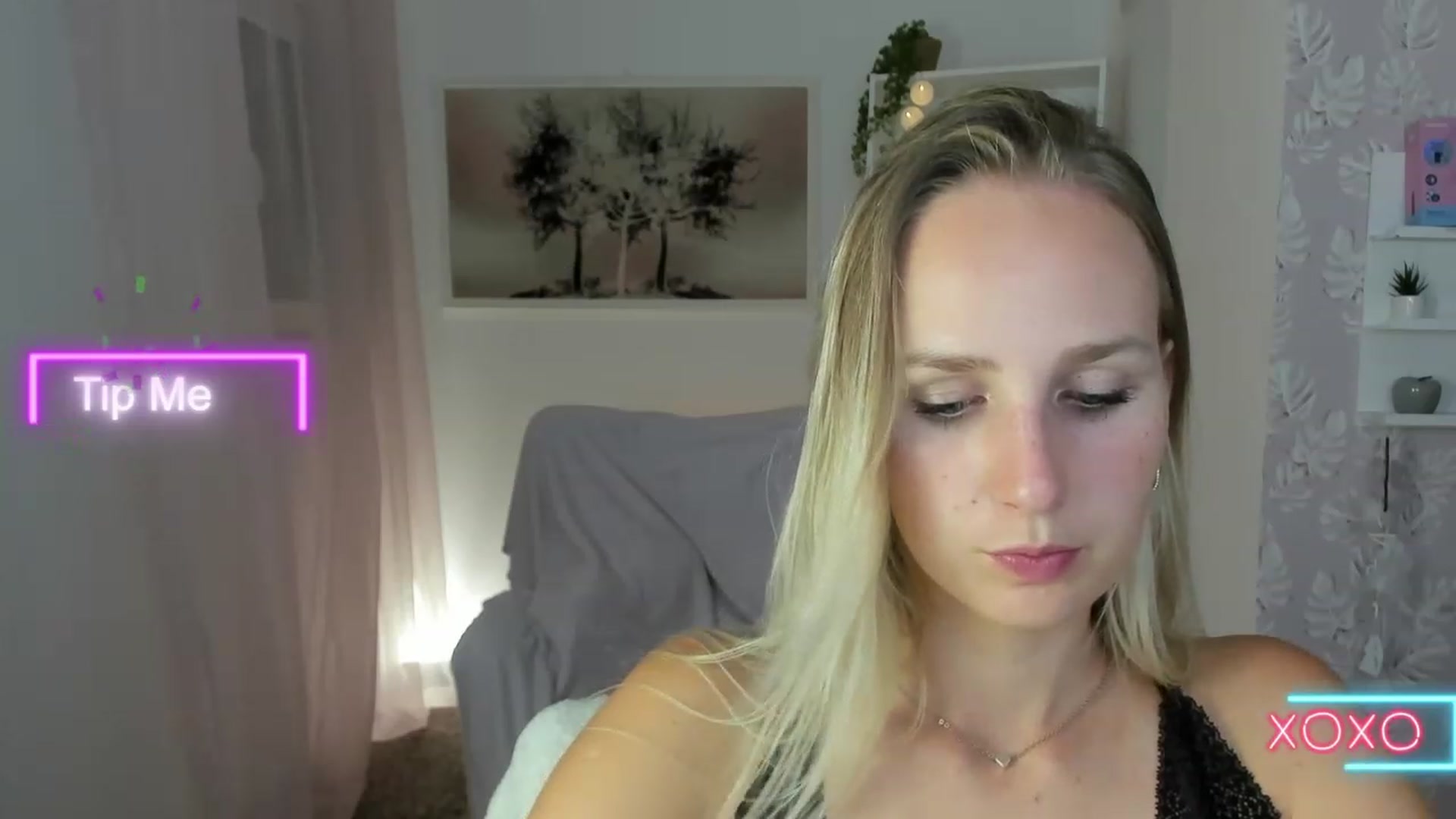Gallery image thumbnail from Amy_Rea18's myfreecams stream on, 08/23/2023, 20:01 image 16 of 20