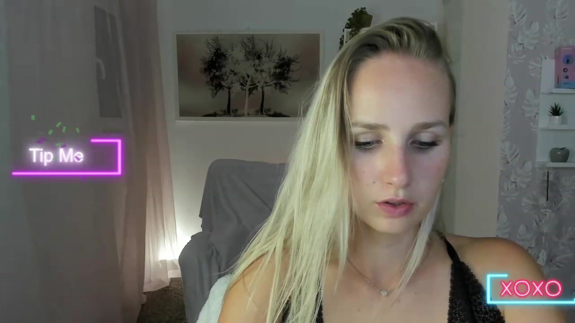 Gallery image thumbnail from Amy_Rea18's myfreecams stream on, 08/23/2023, 20:01 image 9 of 20