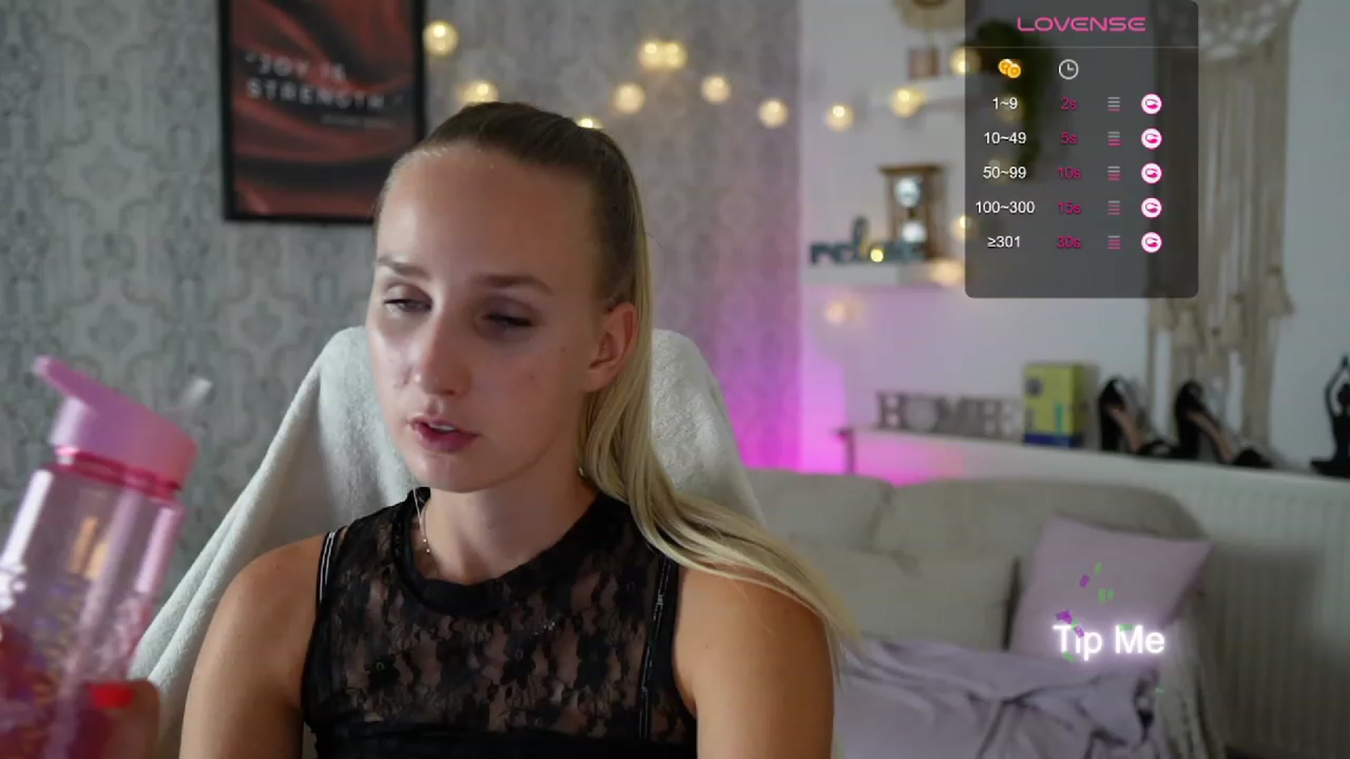 Gallery image thumbnail from Amy_Rea18's myfreecams stream on, 08/27/2023, 22:47 image 14 of 20