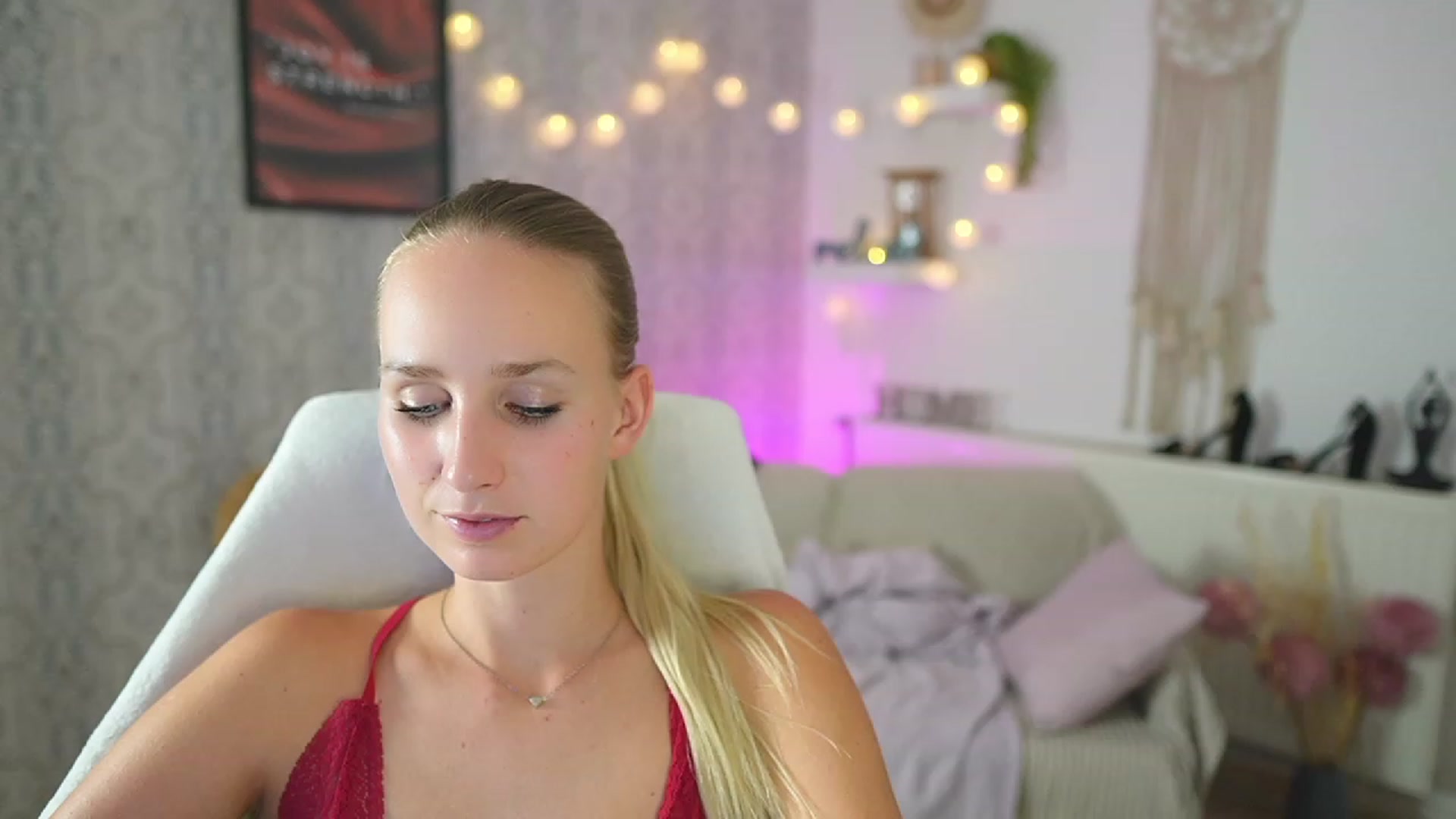 Gallery image thumbnail from Amy_Rea18's myfreecams stream on, 09/08/2023, 20:50 image 9 of 20