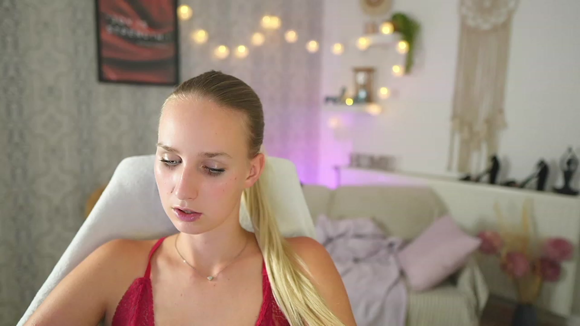 Gallery image thumbnail from Amy_Rea18's myfreecams stream on, 09/08/2023, 20:50 image 8 of 20