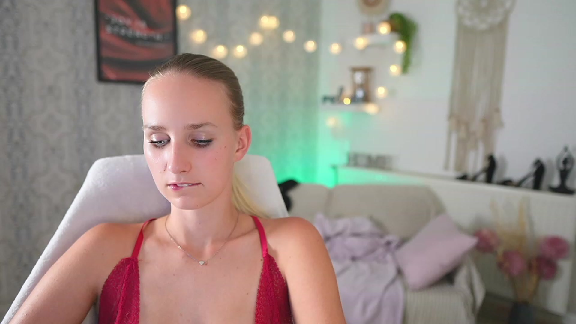 Gallery image thumbnail from Amy_Rea18's myfreecams stream on, 09/08/2023, 20:50 image 4 of 20
