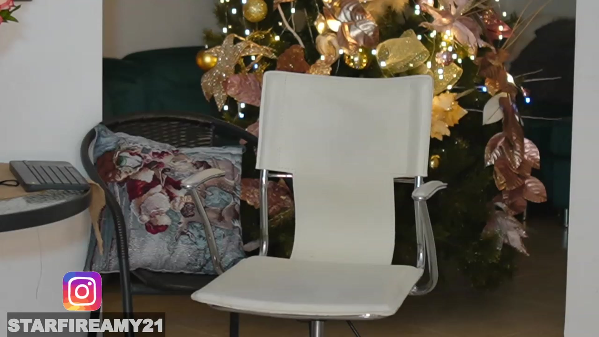Gallery image thumbnail from Amy_Starfire's myfreecams stream on, 12/23/2022, 08:33 image 13 of 20