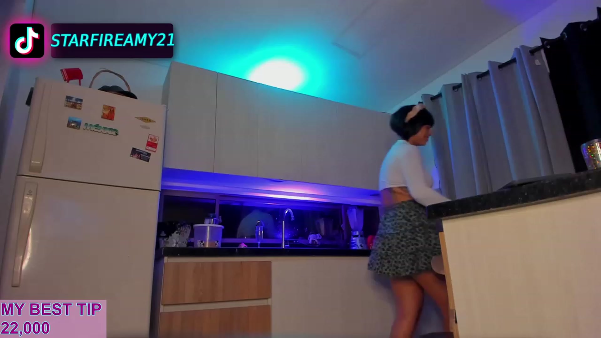Gallery image thumbnail from Amy_Starfire's myfreecams stream on, 04/27/2023, 02:27 image 6 of 20
