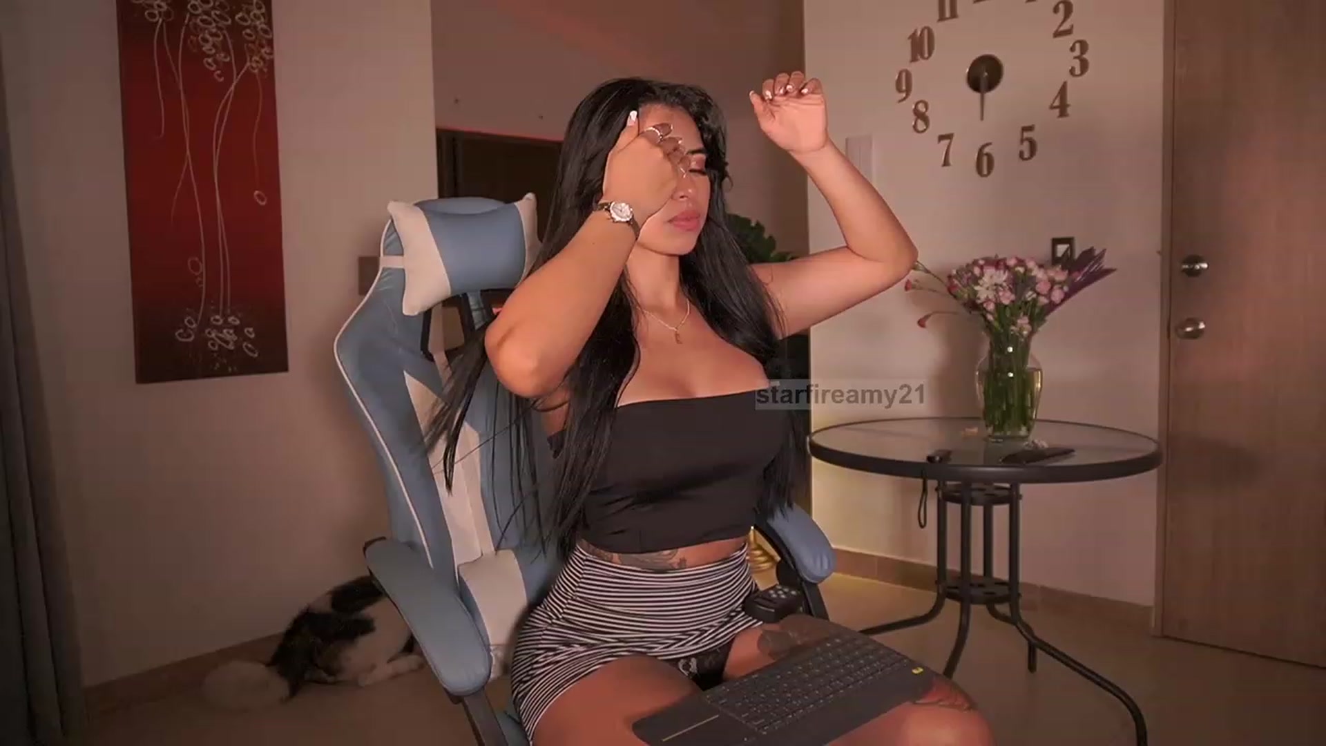 Gallery image thumbnail from Amy_Starfire's myfreecams stream on, 08/03/2023, 01:01 image 9 of 20