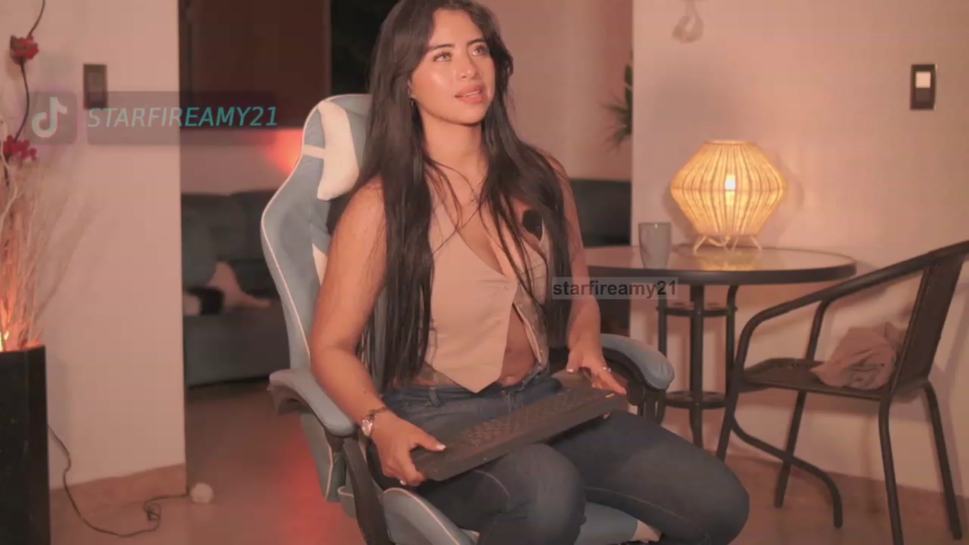 Gallery image thumbnail from Amy_Starfire's myfreecams stream on, 08/10/2023, 08:04 image 10 of 20