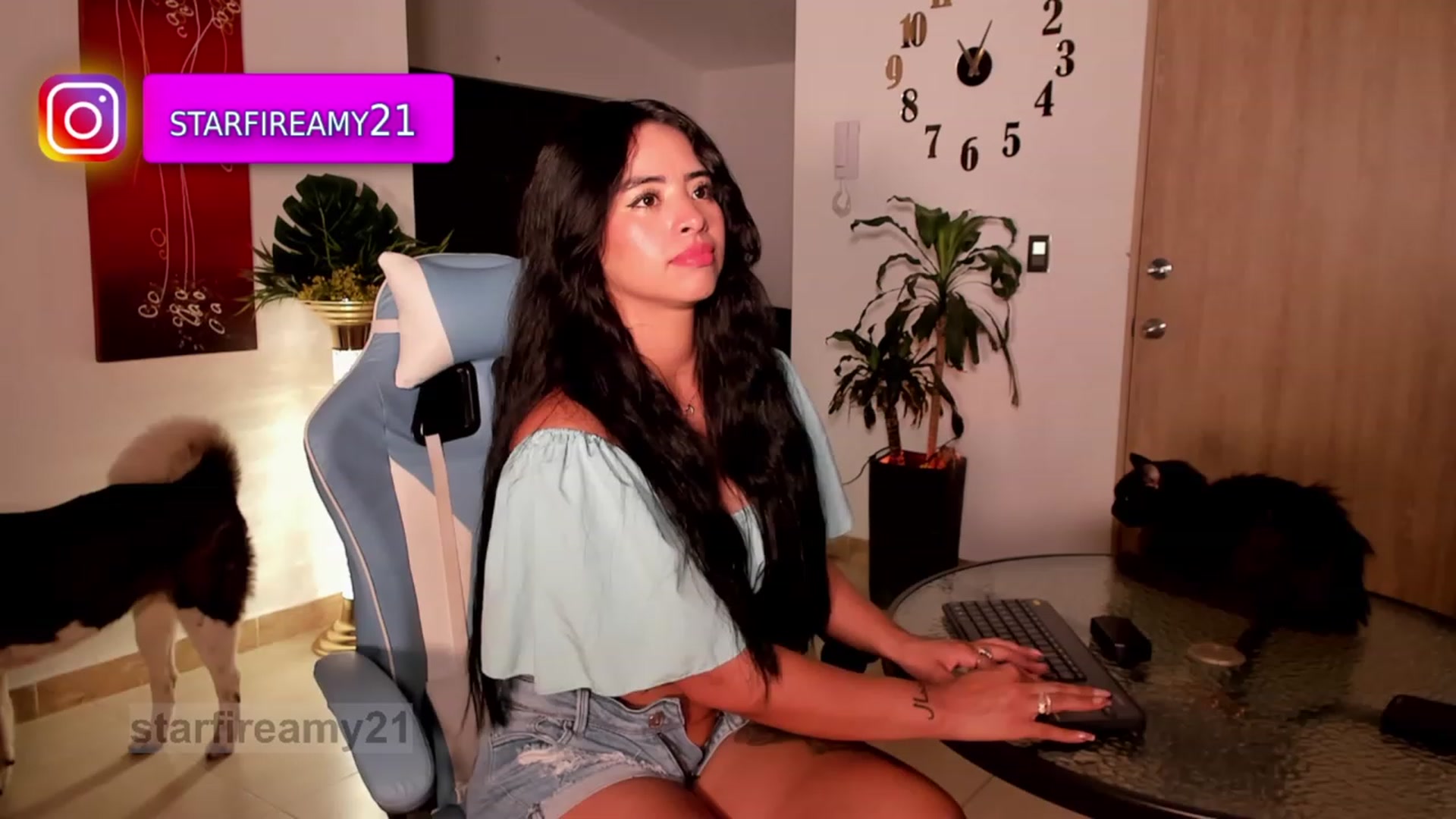 Gallery image thumbnail from Amy_Starfire's myfreecams stream on, 09/21/2023, 04:37 image 8 of 20