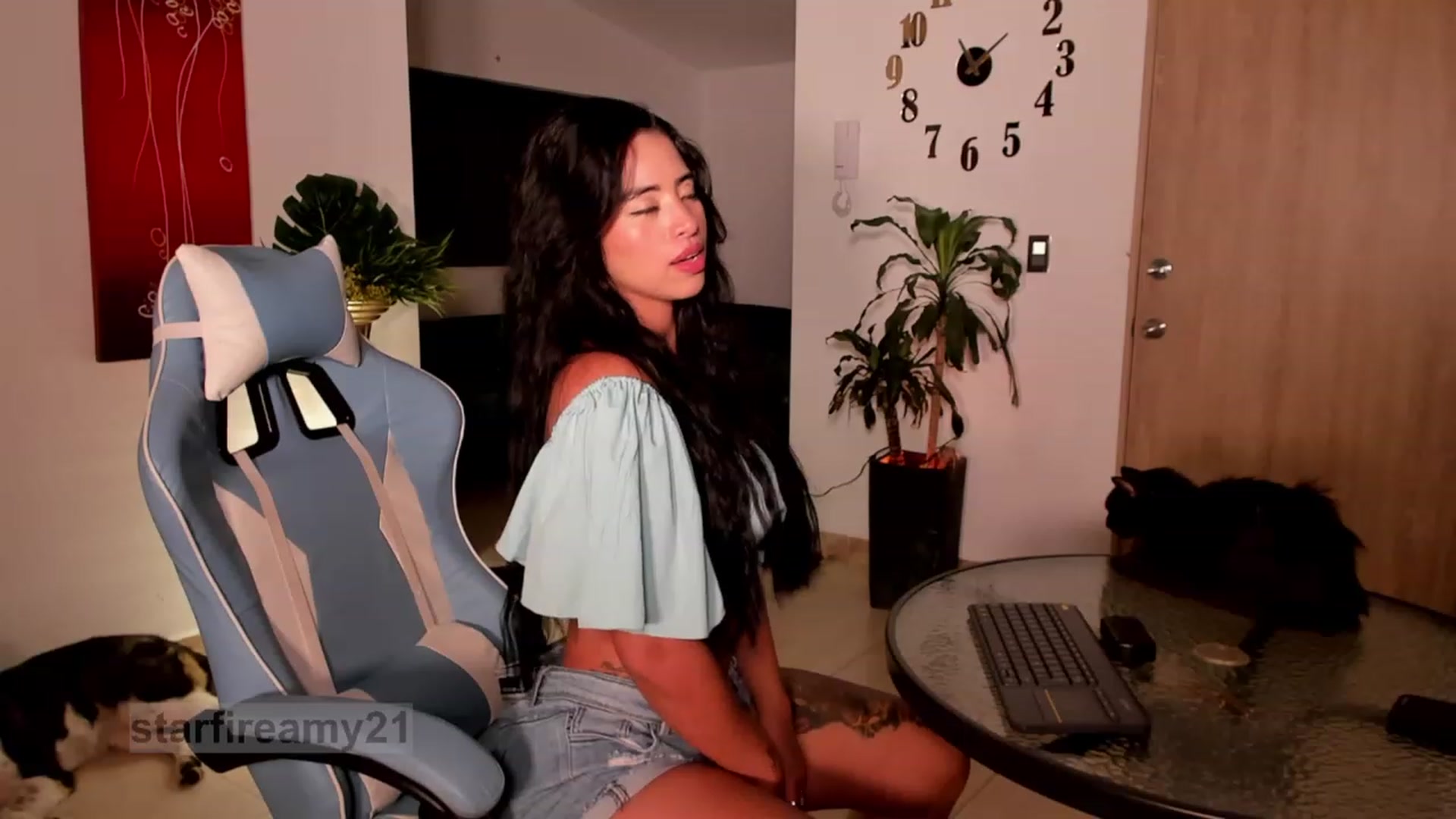 Gallery image thumbnail from Amy_Starfire's myfreecams stream on, 09/21/2023, 04:37 image 10 of 20