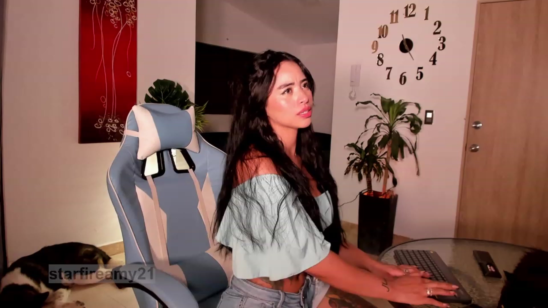 Gallery image thumbnail from Amy_Starfire's myfreecams stream on, 09/21/2023, 04:37 image 17 of 20