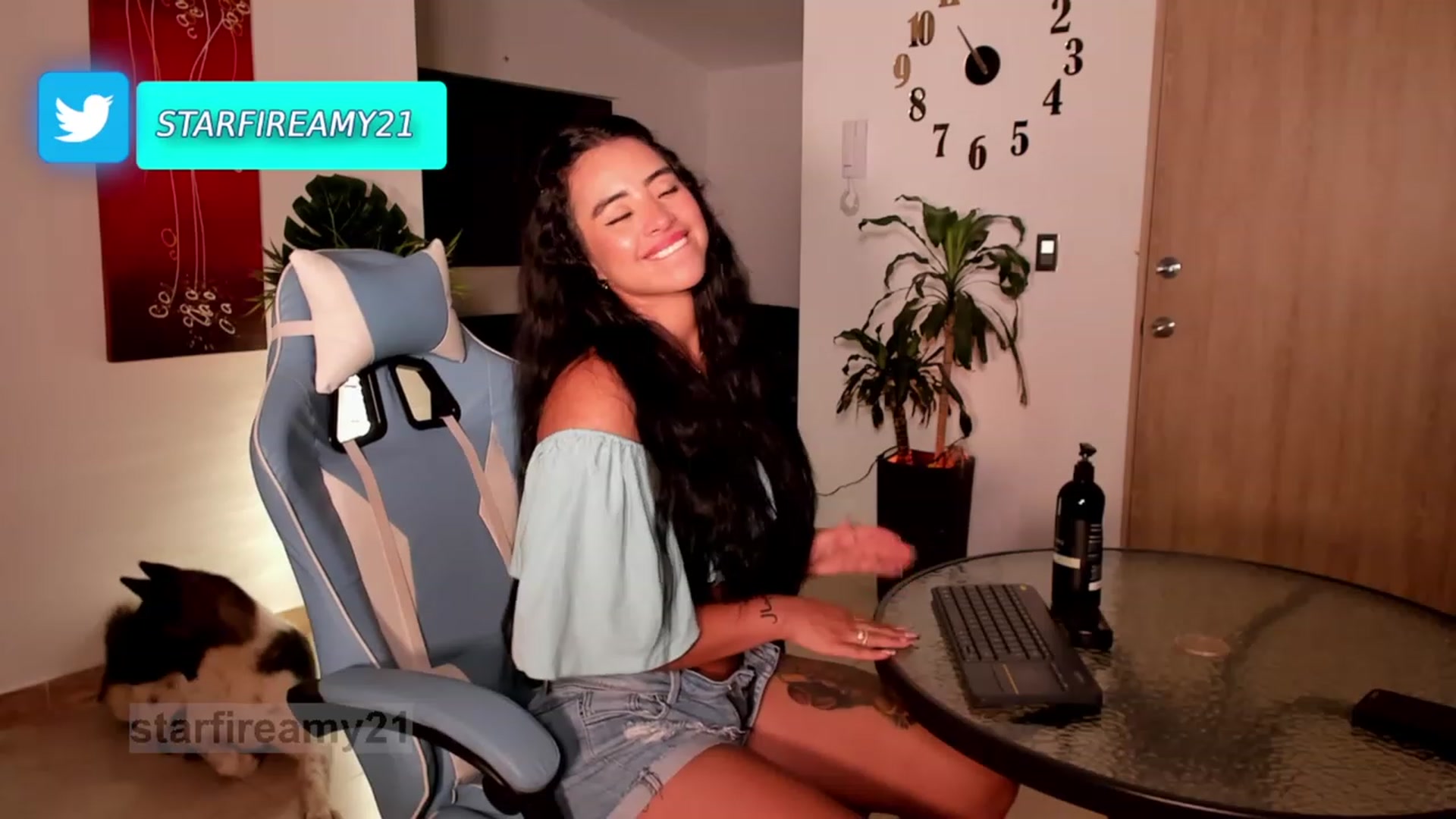 Gallery image thumbnail from Amy_Starfire's myfreecams stream on, 09/21/2023, 04:37 image 4 of 20