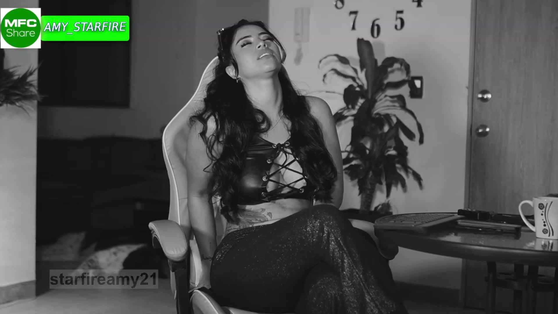 Gallery image thumbnail from Amy_Starfire's myfreecams stream on, 10/27/2023, 02:32 image 19 of 20