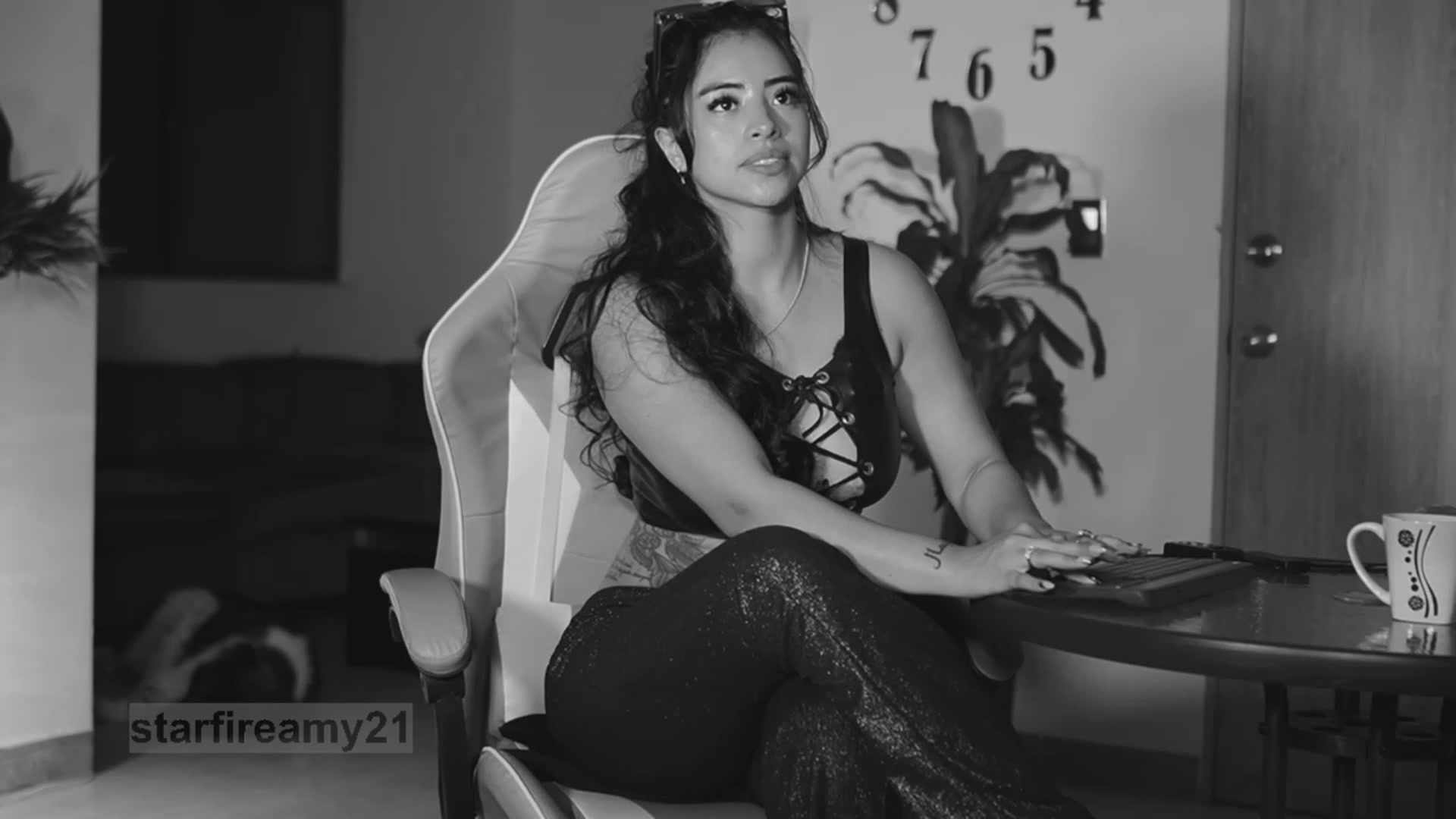 Gallery image thumbnail from Amy_Starfire's myfreecams stream on, 10/27/2023, 02:32 image 16 of 20