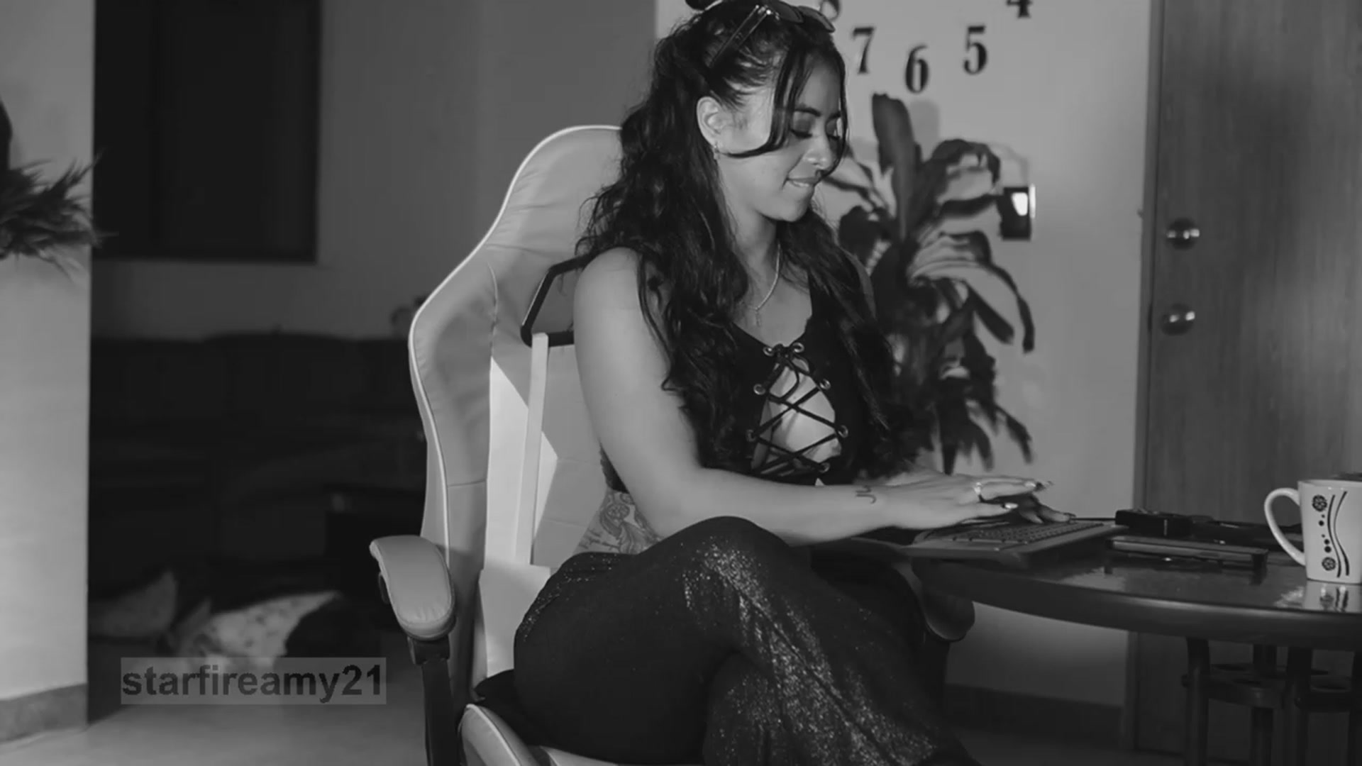 Gallery image thumbnail from Amy_Starfire's myfreecams stream on, 10/27/2023, 02:40 image 17 of 20