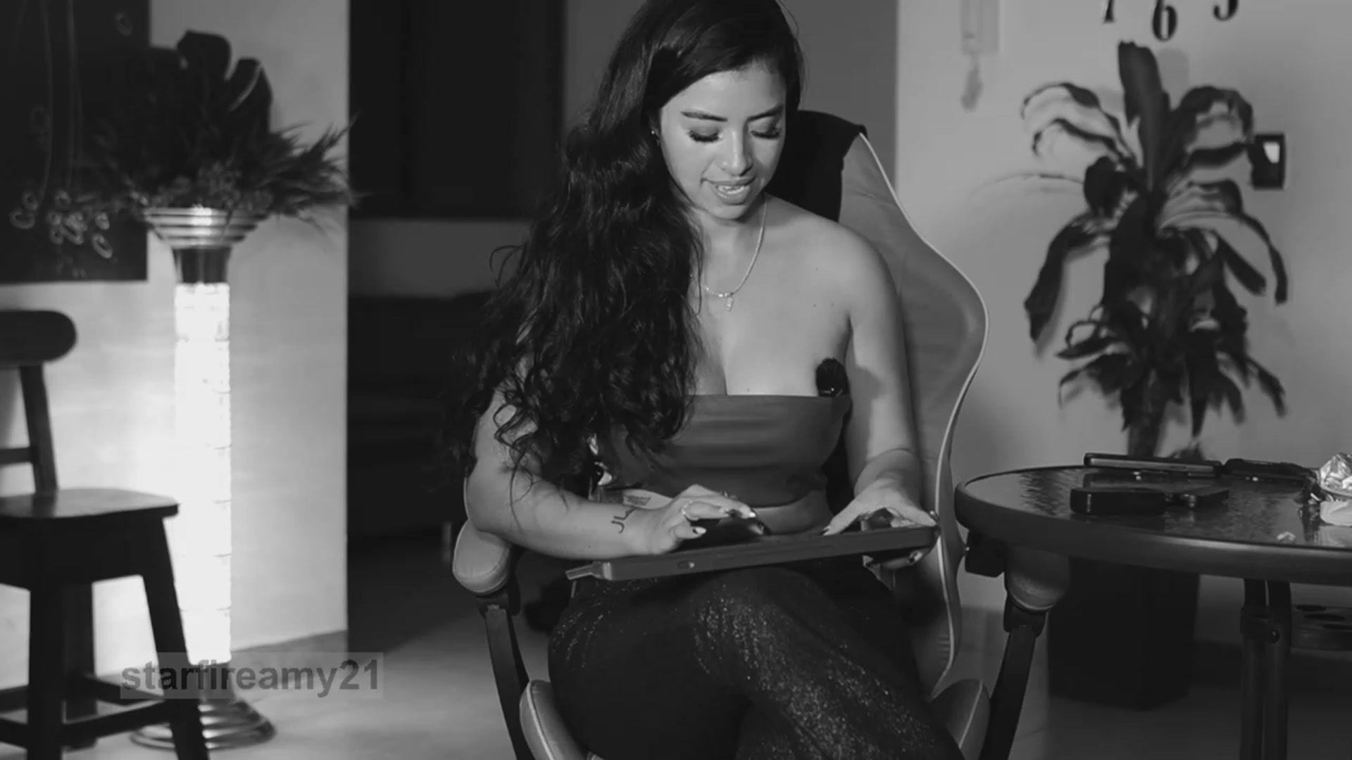 Gallery image thumbnail from Amy_Starfire's myfreecams stream on, 10/27/2023, 06:01 image 11 of 20