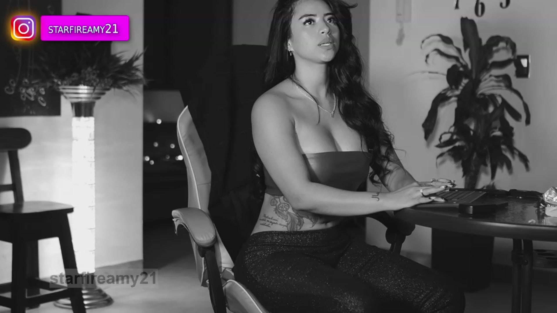 Gallery image thumbnail from Amy_Starfire's myfreecams stream on, 10/27/2023, 06:01 image 13 of 20