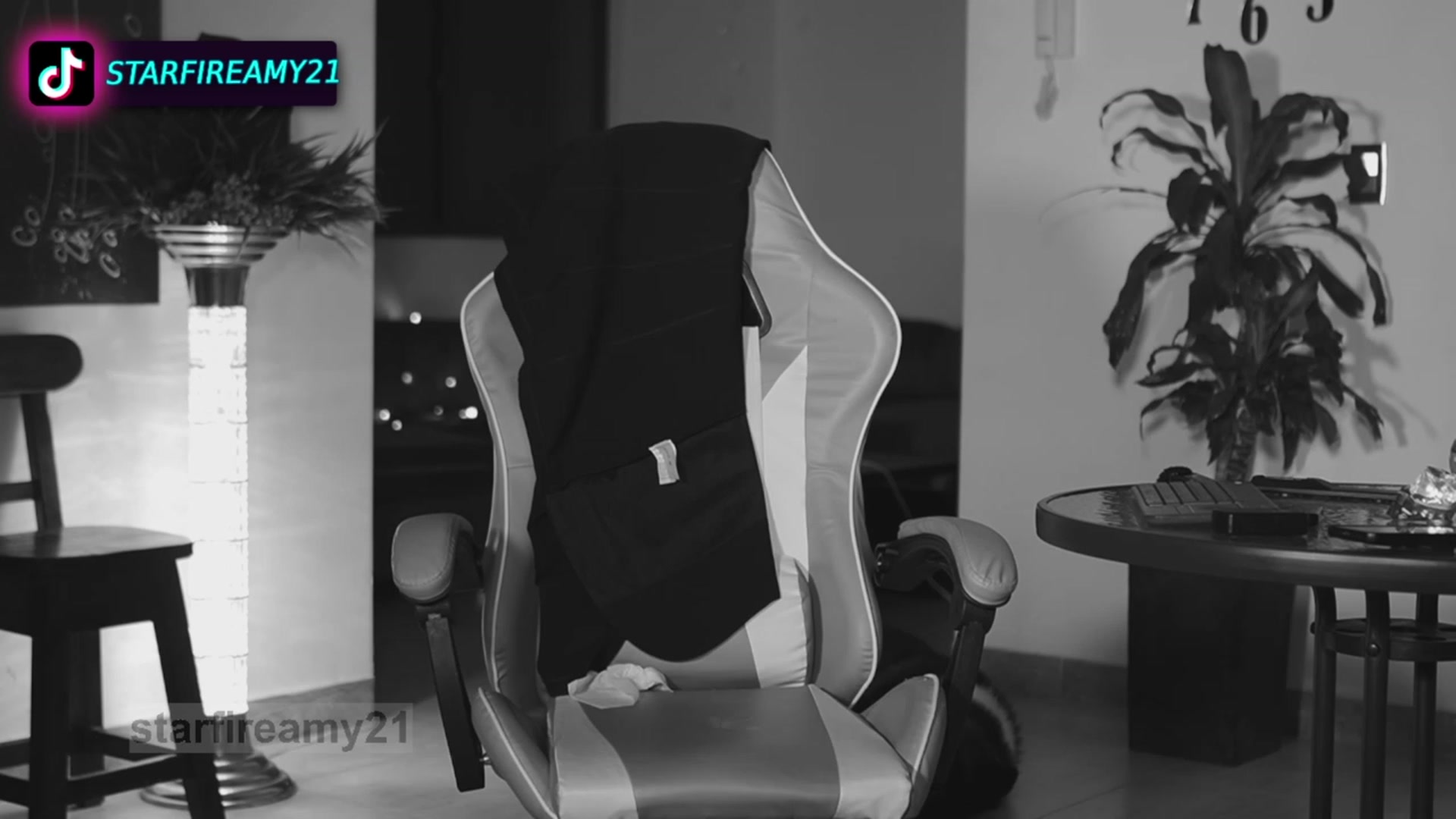 Gallery image thumbnail from Amy_Starfire's myfreecams stream on, 10/27/2023, 06:01 image 9 of 20