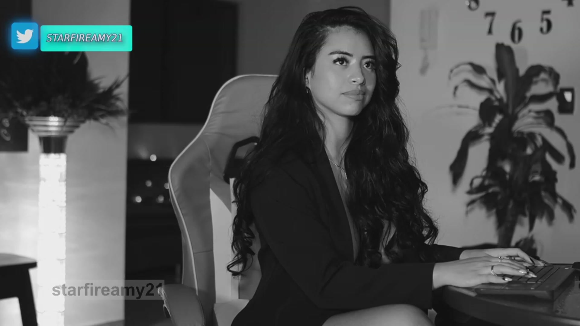 Gallery image thumbnail from Amy_Starfire's myfreecams stream on, 10/27/2023, 07:00 image 17 of 20