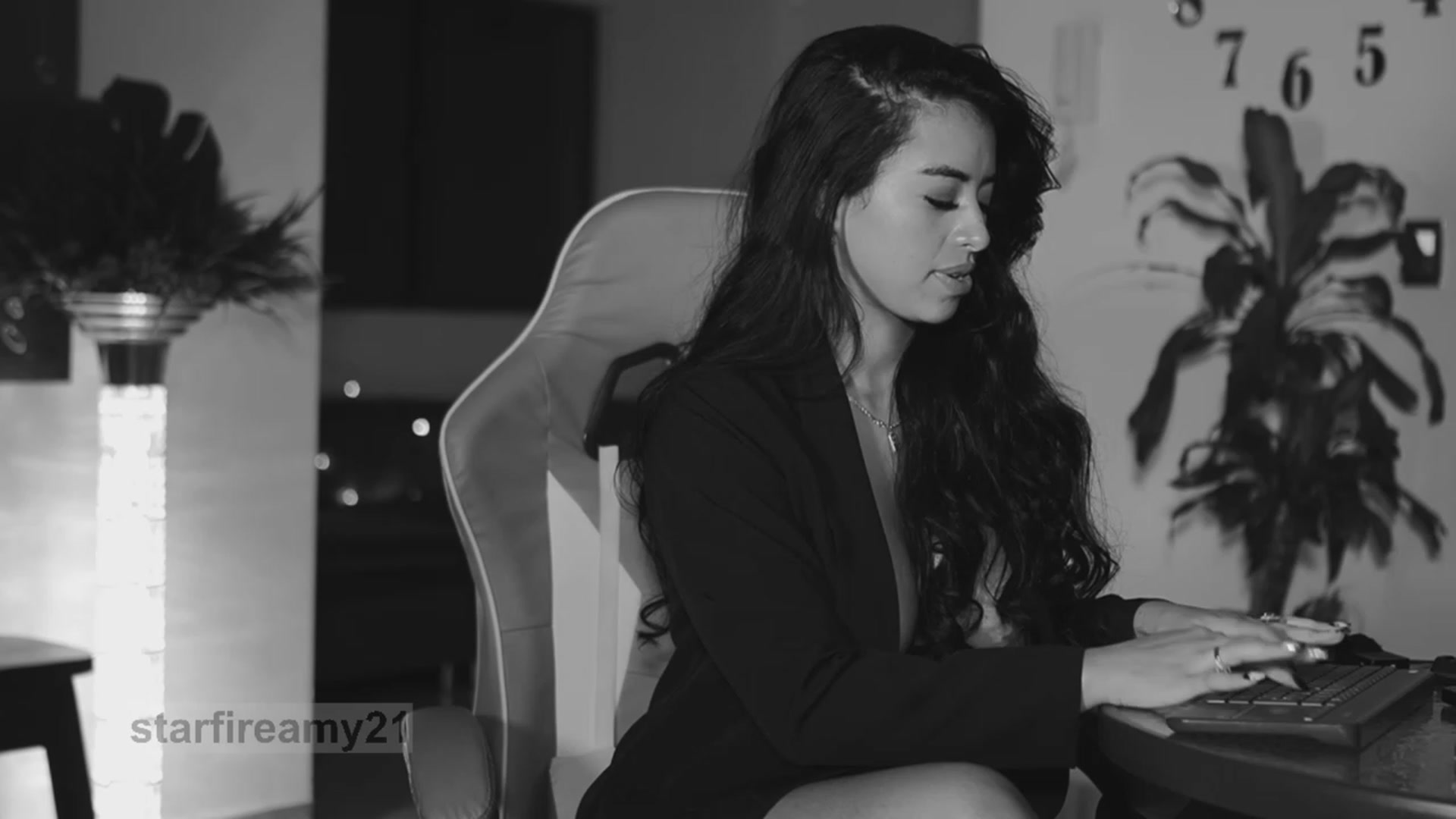 Gallery image thumbnail from Amy_Starfire's myfreecams stream on, 10/27/2023, 07:00 image 16 of 20