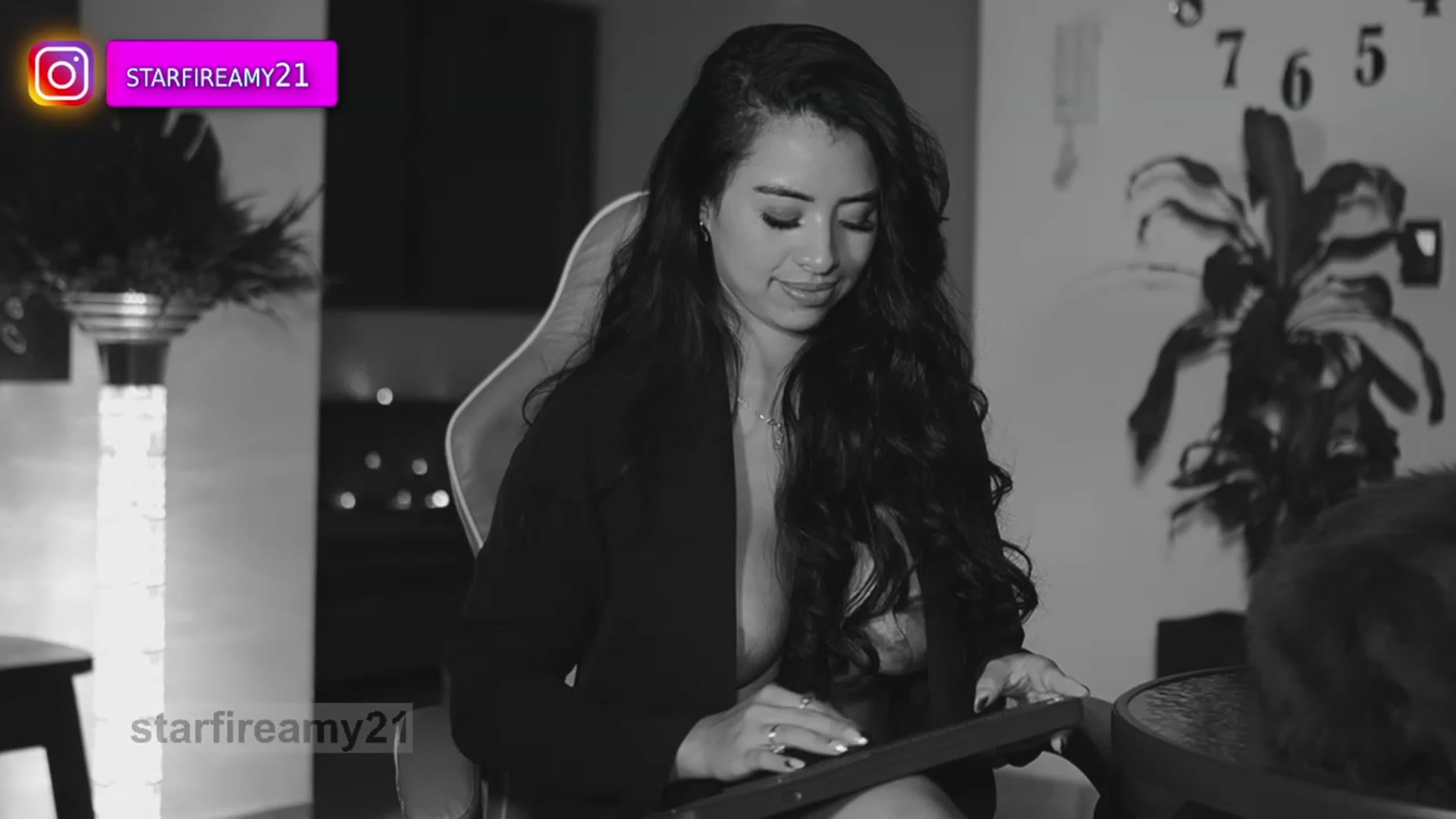 Gallery image thumbnail from Amy_Starfire's myfreecams stream on, 10/27/2023, 07:00 image 19 of 20