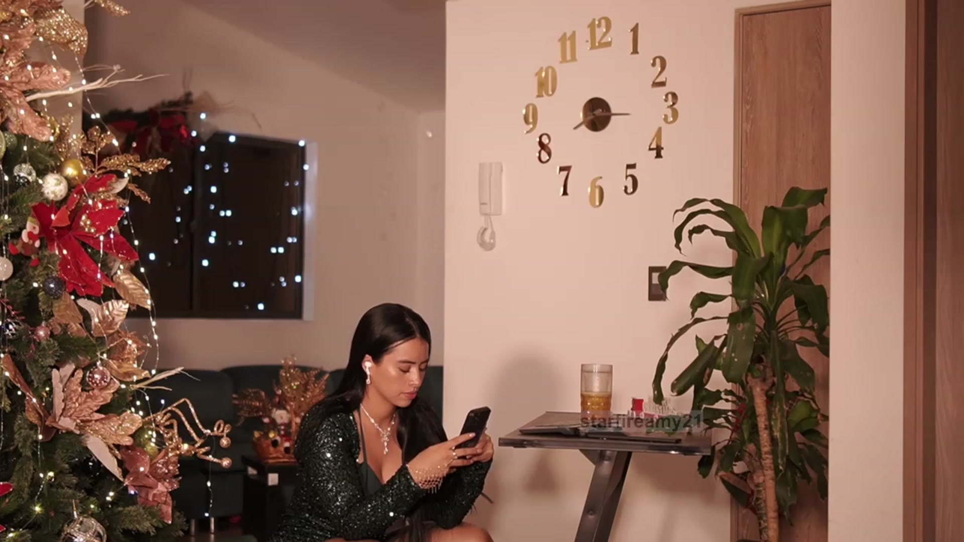 Gallery image thumbnail from Amy_Starfire's myfreecams stream on, 11/23/2023, 01:26 image 13 of 20