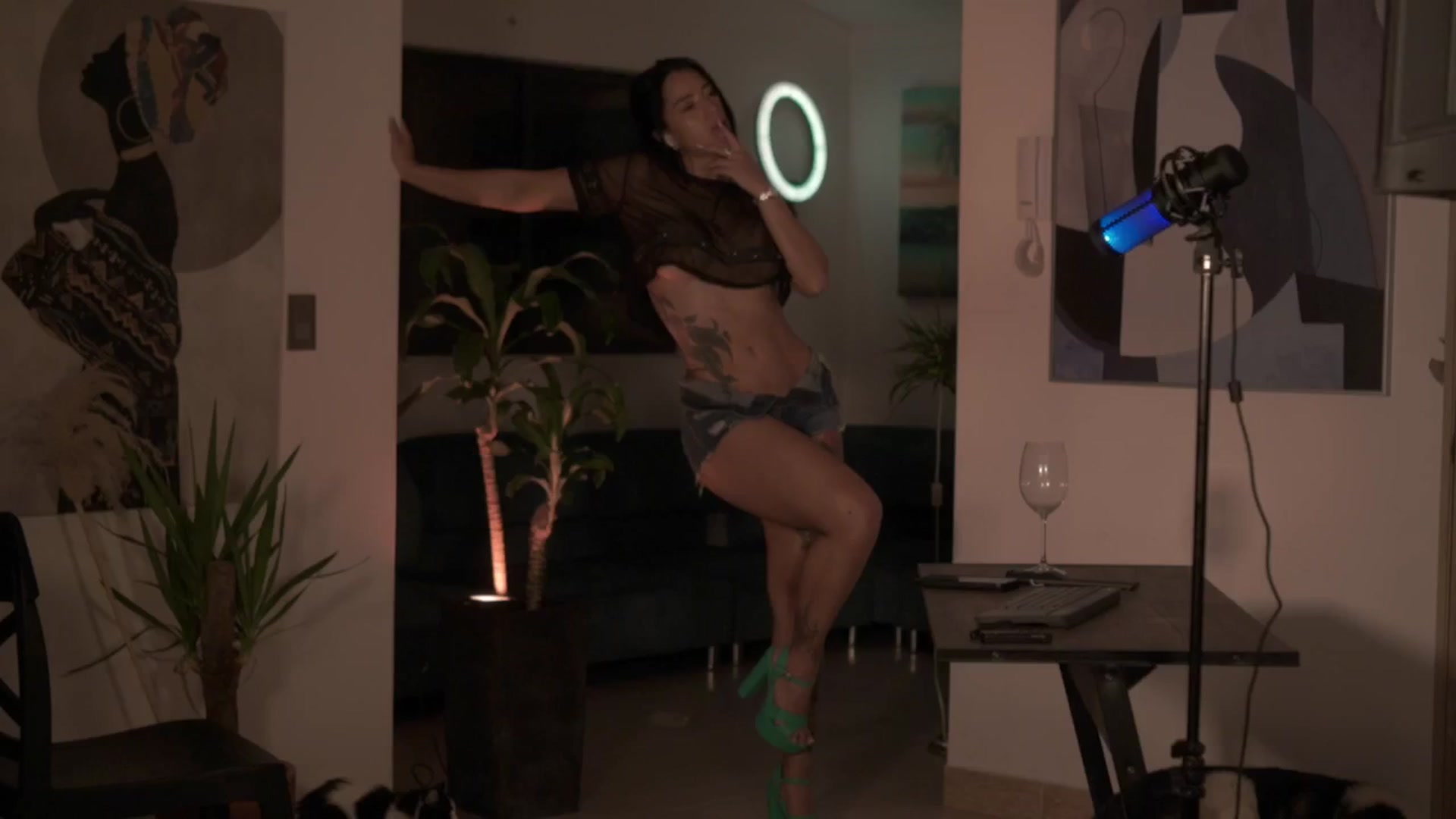 Gallery image thumbnail from Amy_Starfire's myfreecams stream on, 04/25/2024, 07:58 image 14 of 20