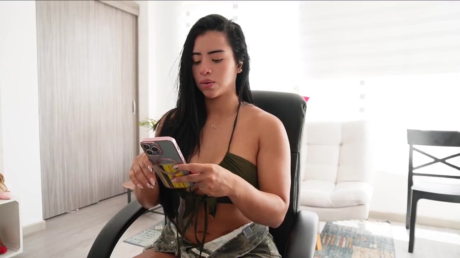 Gallery image thumbnail from Amy_Starfire's myfreecams stream on, 06/17/2025, 17:42 image 10 of 20