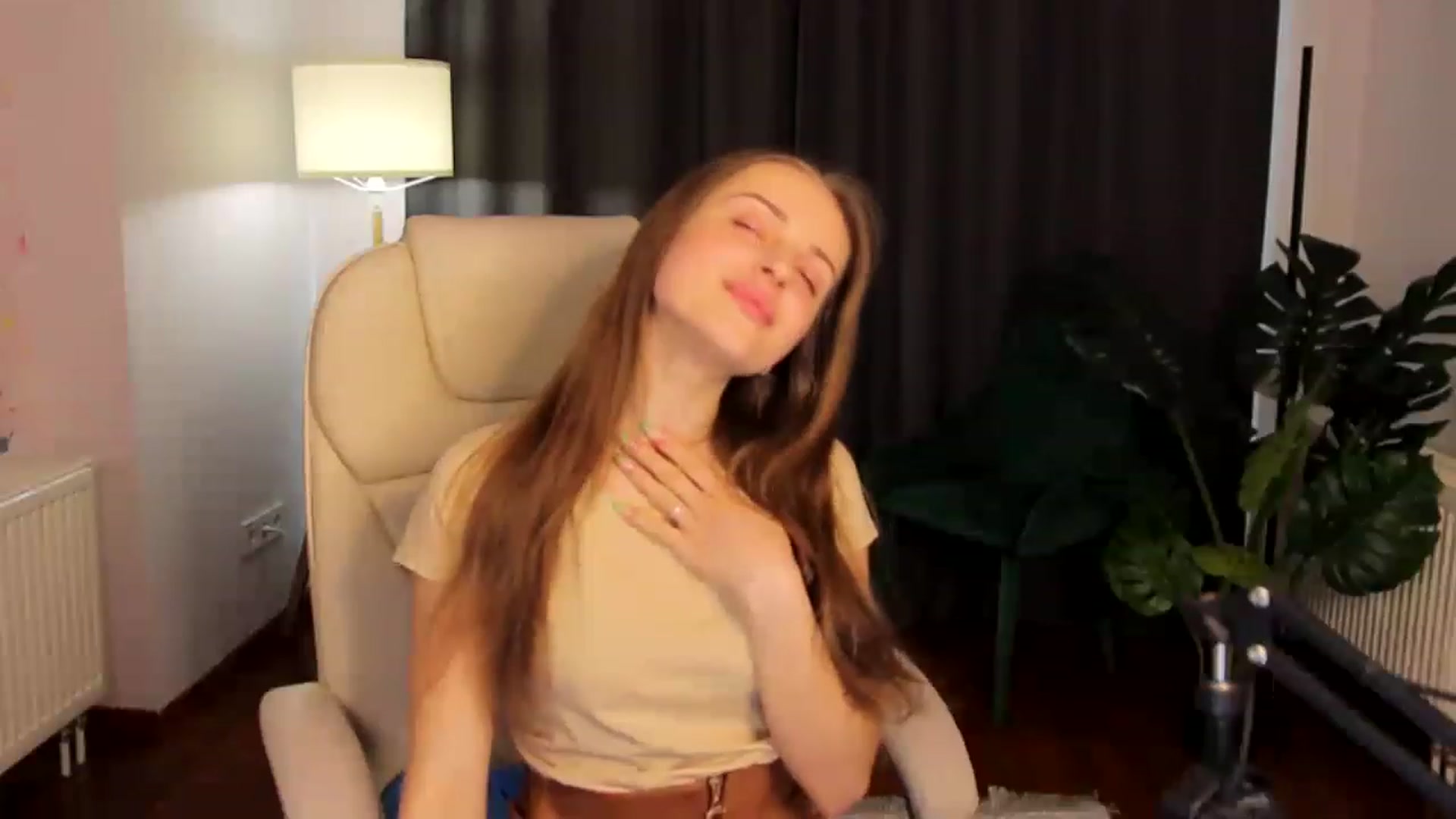 Gallery image thumbnail from Amy__Reid's myfreecams stream on, 04/18/2023, 09:07 image 17 of 20