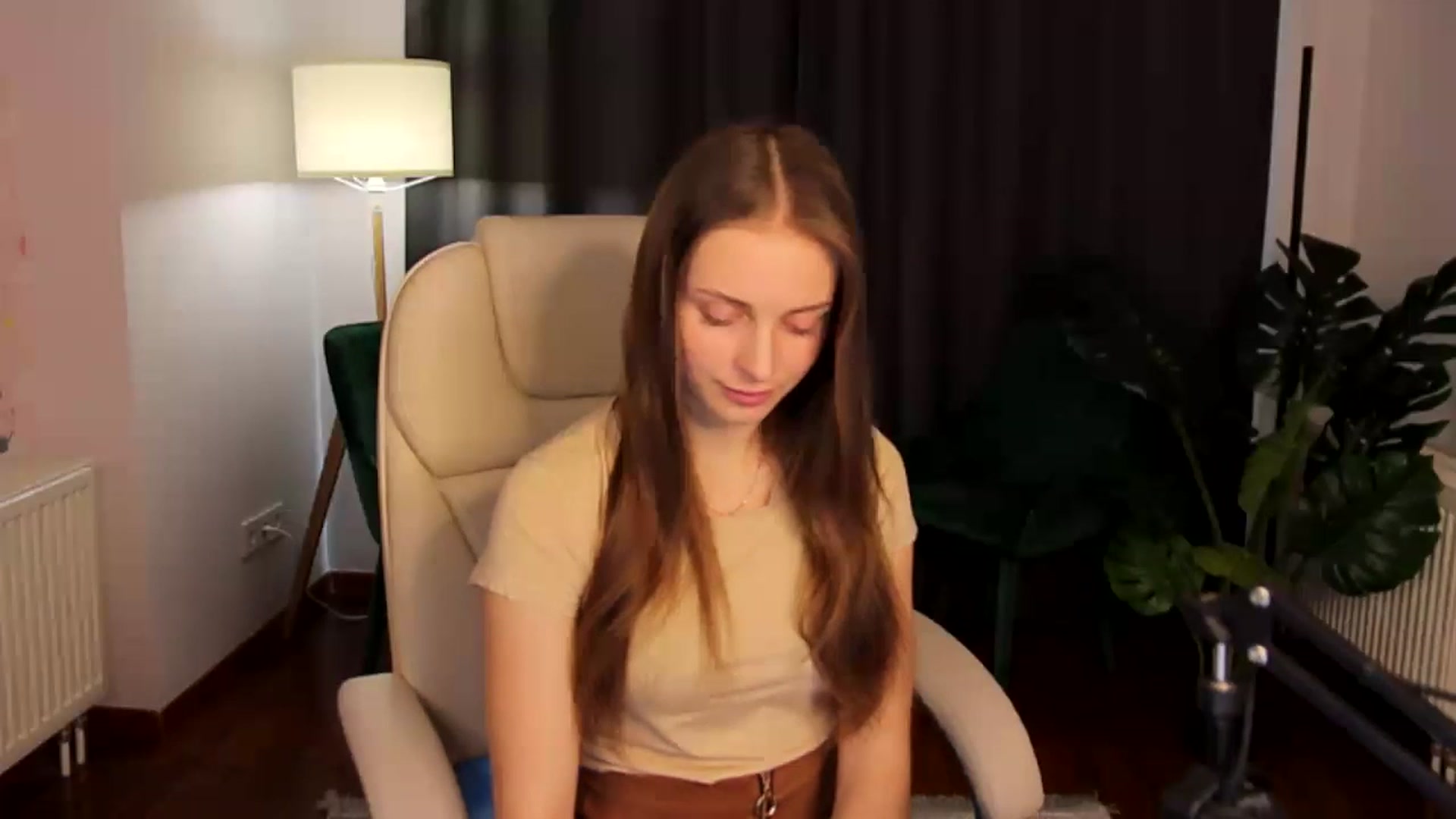 Gallery image thumbnail from Amy__Reid's myfreecams stream on, 04/18/2023, 09:07 image 3 of 20