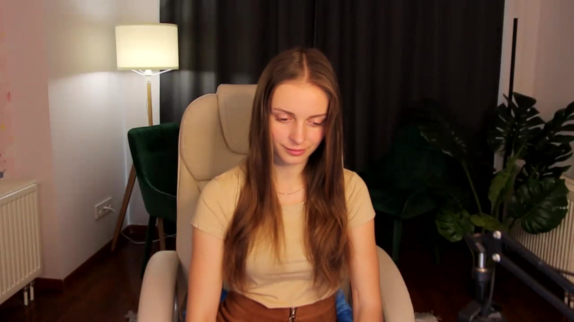 Gallery image thumbnail from Amy__Reid's myfreecams stream on, 04/18/2023, 09:07 image 6 of 20