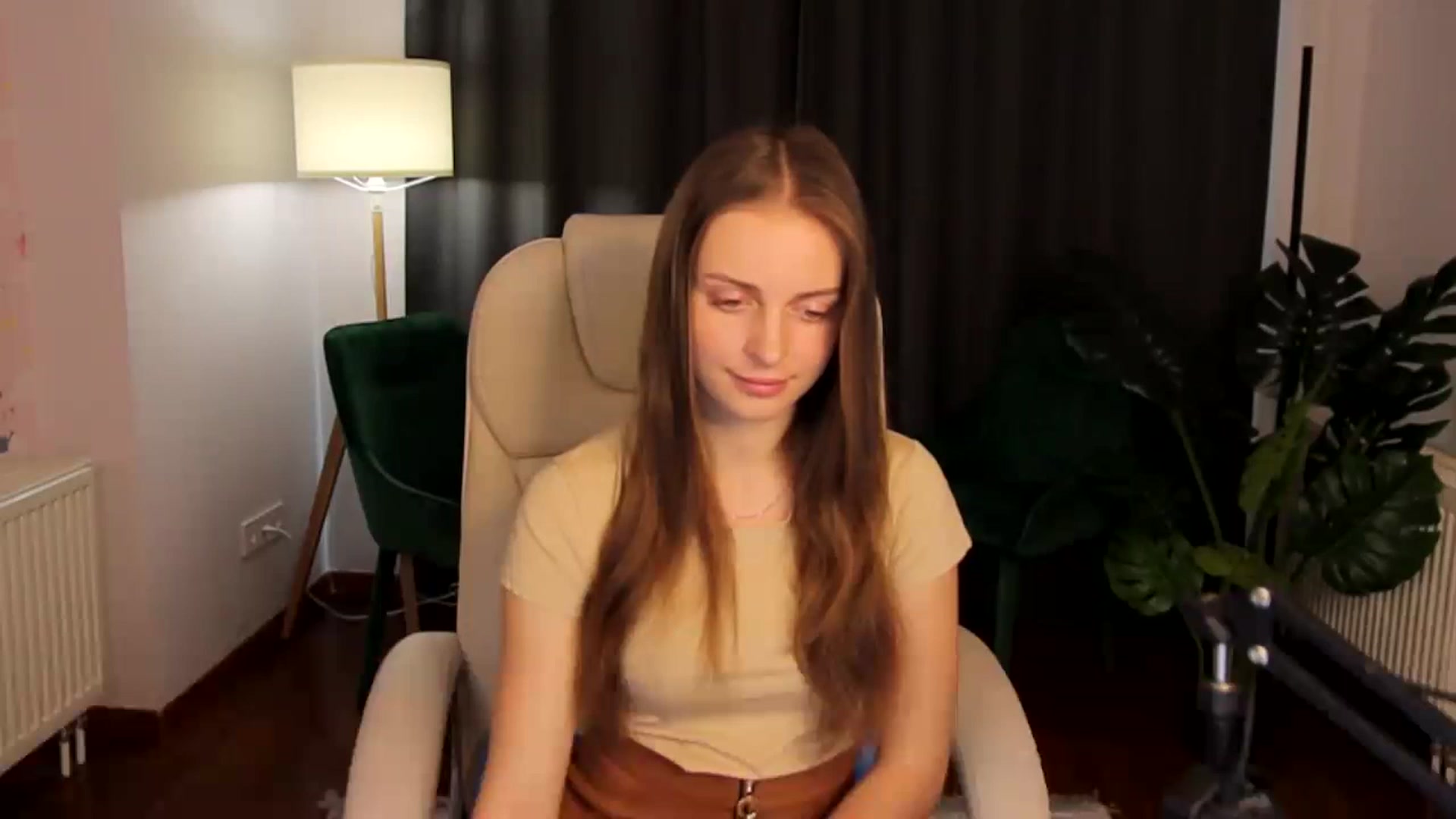 Gallery image thumbnail from Amy__Reid's myfreecams stream on, 04/18/2023, 09:07 image 4 of 20