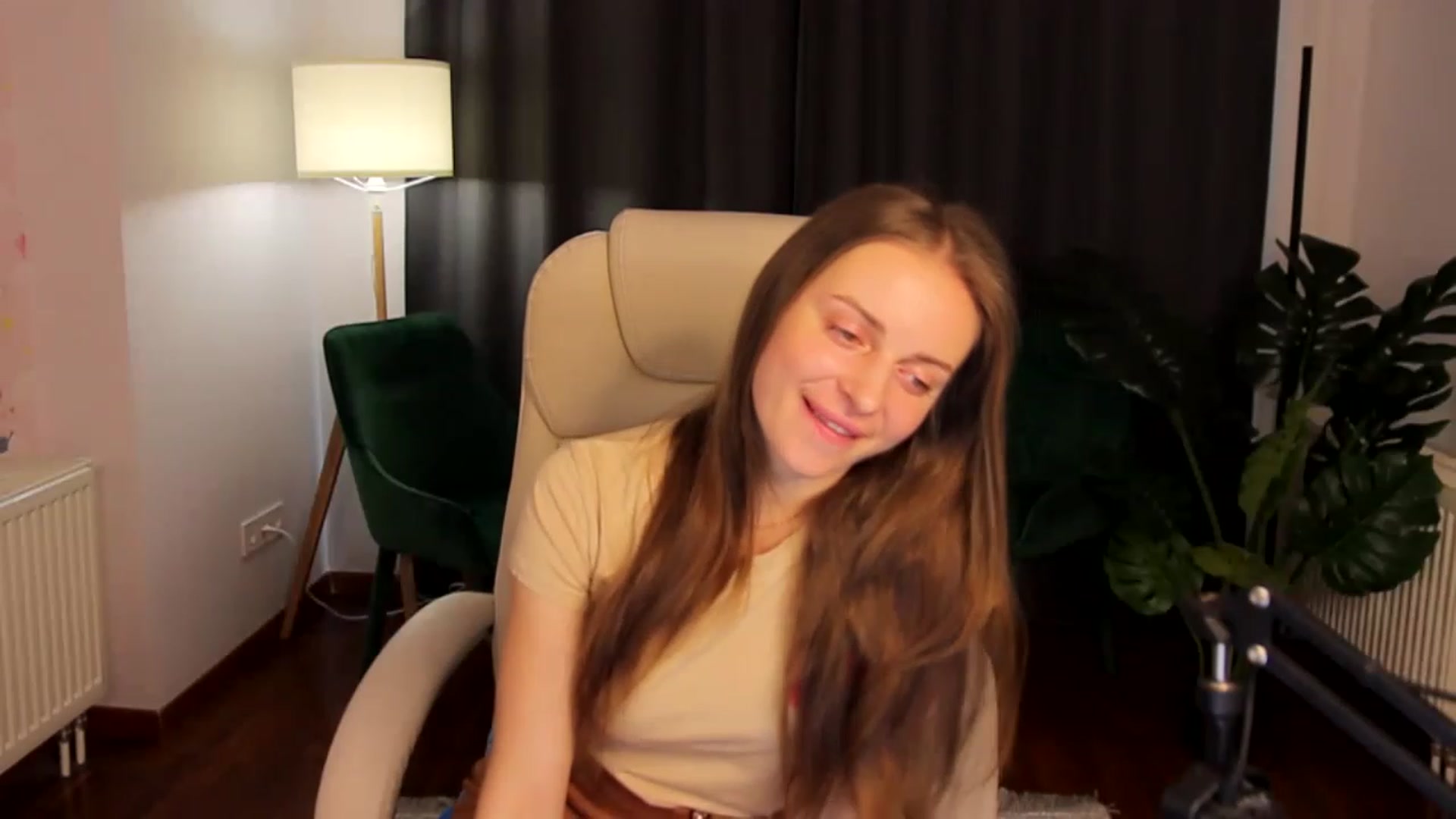 Gallery image thumbnail from Amy__Reid's myfreecams stream on, 04/18/2023, 09:07 image 9 of 20
