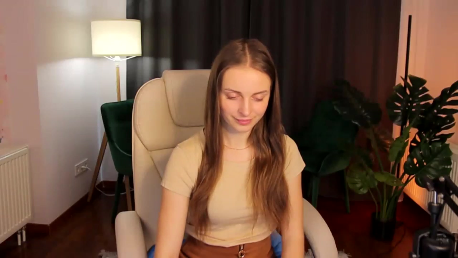 Gallery image thumbnail from Amy__Reid's myfreecams stream on, 04/18/2023, 11:32 image 6 of 20