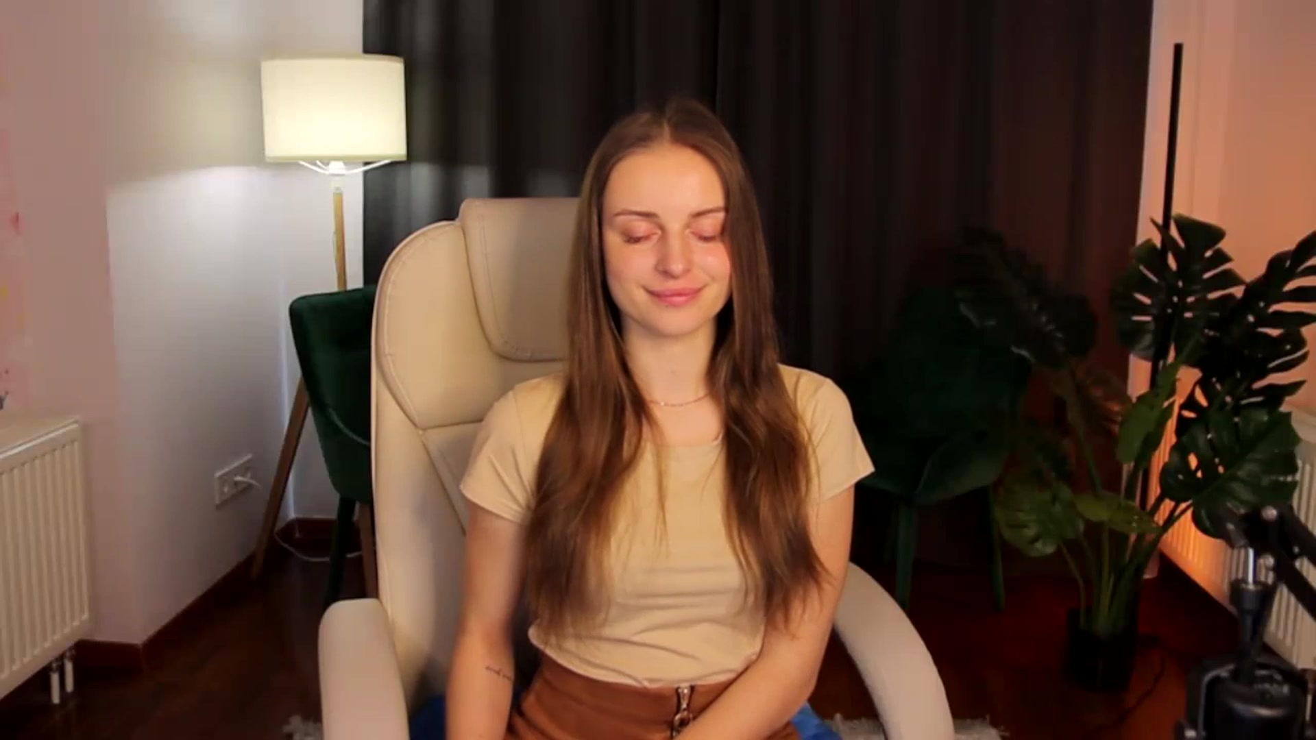 Gallery image thumbnail from Amy__Reid's myfreecams stream on, 04/18/2023, 11:32 image 2 of 20