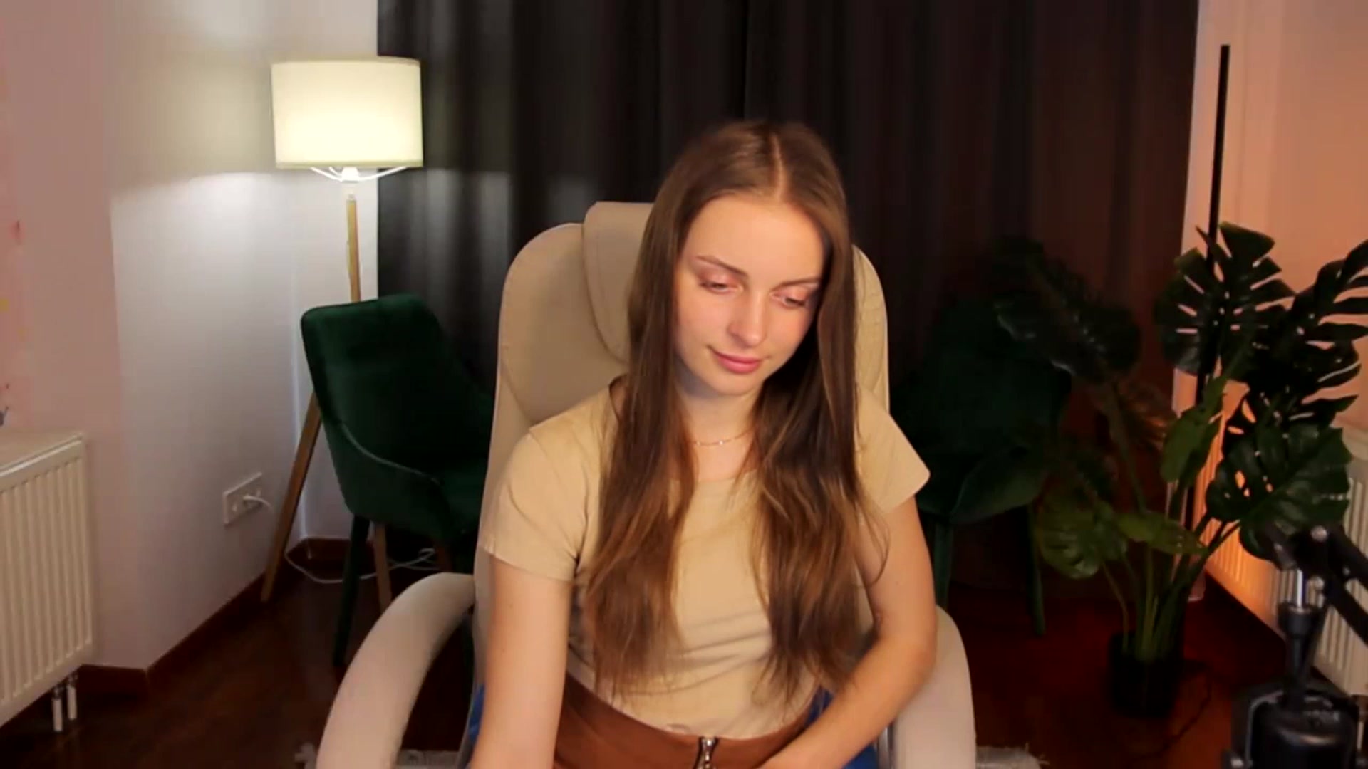 Gallery image thumbnail from Amy__Reid's myfreecams stream on, 04/18/2023, 11:32 image 4 of 20