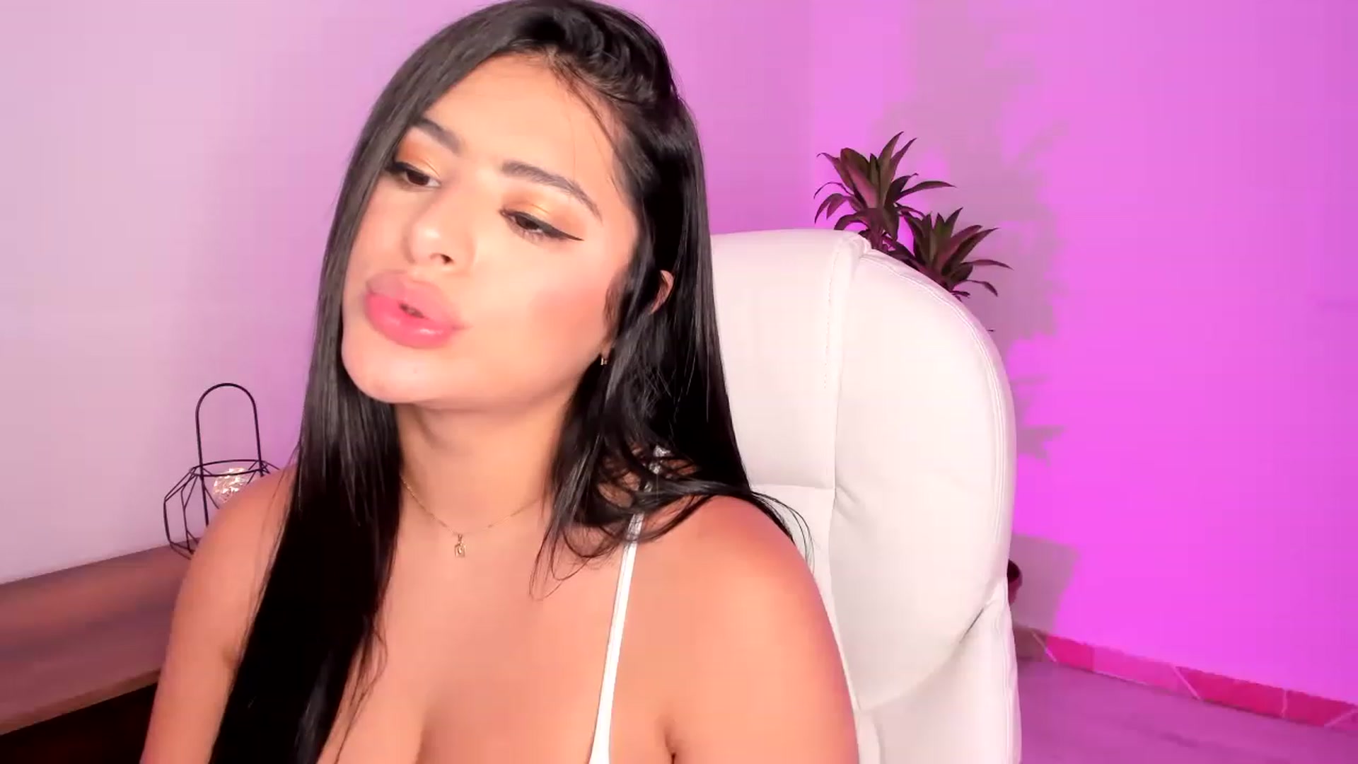 Gallery image thumbnail from Amy_corleone's myfreecams stream on, 01/16/2023, 19:05 image 20 of 20