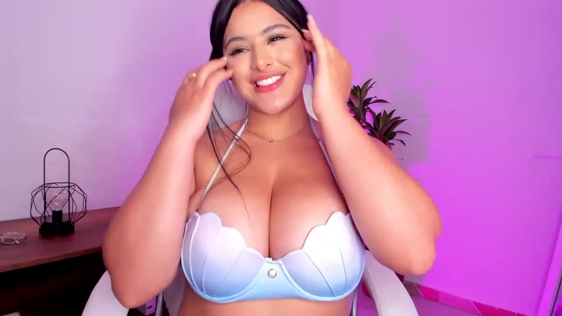 Gallery image thumbnail from Amy_corleone's myfreecams stream on, 01/18/2023, 17:43 image 9 of 20