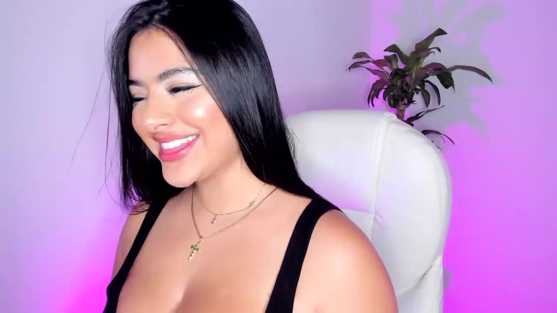 Gallery image thumbnail from Amy_corleone's myfreecams stream on, 05/03/2023, 18:24 image 16 of 20
