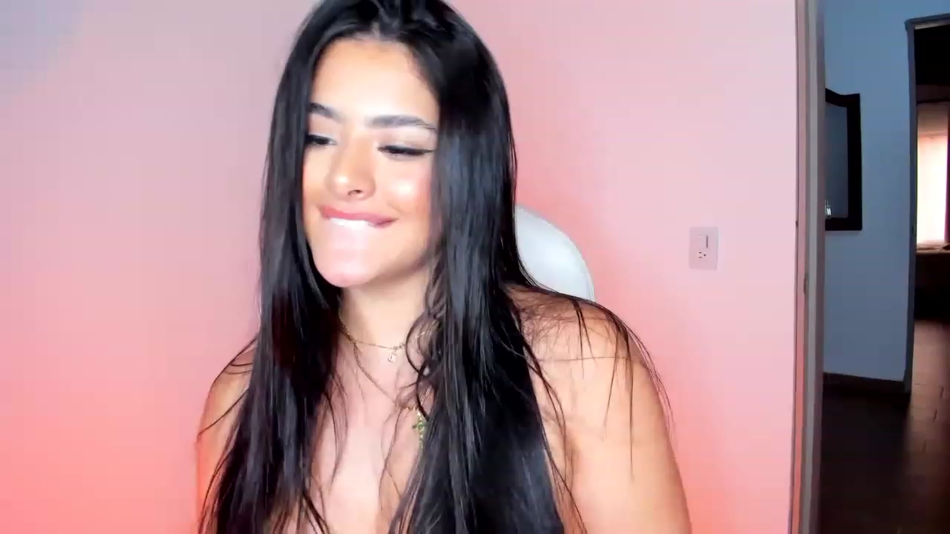 Gallery image thumbnail from Amy_corleone's myfreecams stream on, 06/06/2023, 19:22 image 4 of 20