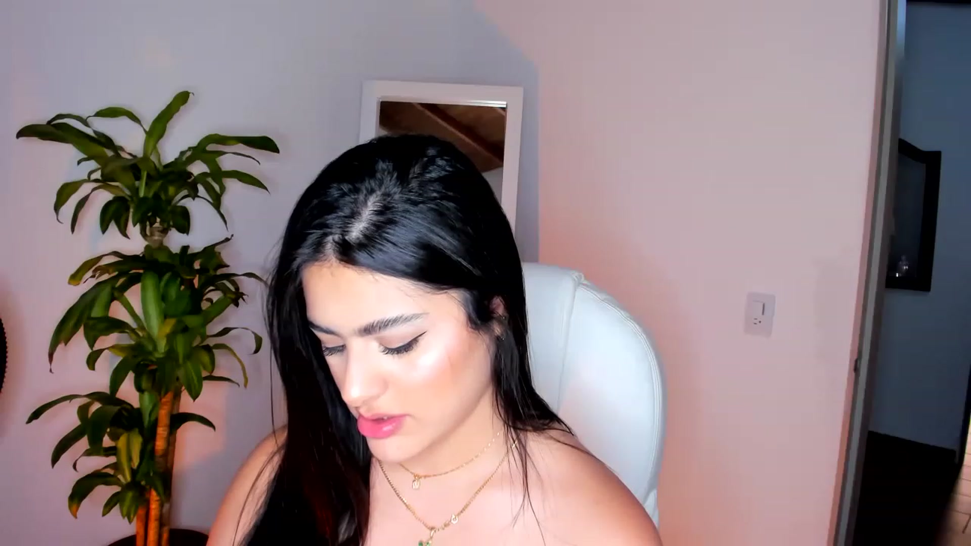 Gallery image thumbnail from Amy_corleone's myfreecams stream on, 06/22/2023, 19:36 image 2 of 20