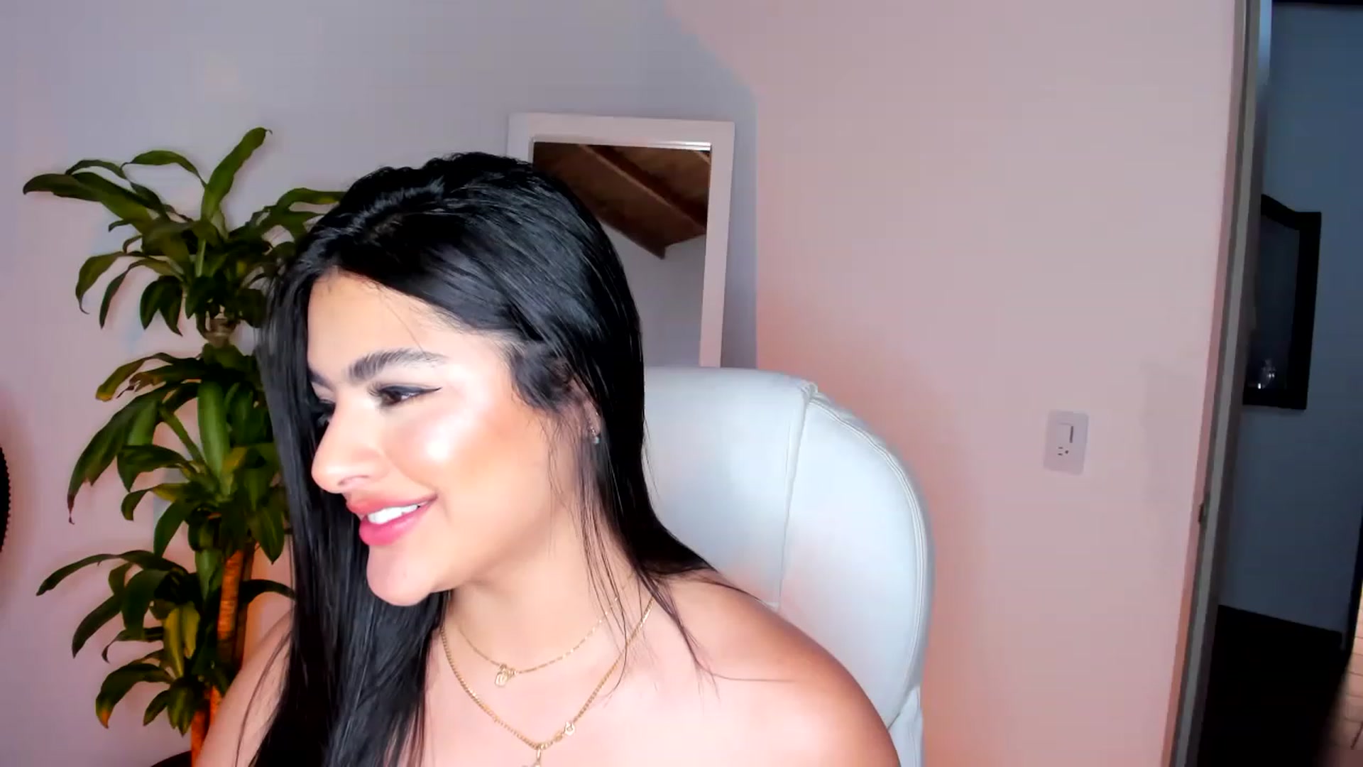 Gallery image thumbnail from Amy_corleone's myfreecams stream on, 06/22/2023, 19:36 image 1 of 20