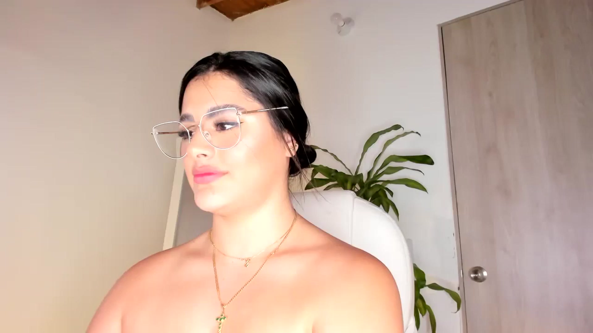 Gallery image thumbnail from Amy_corleone's myfreecams stream on, 09/20/2023, 21:54 image 1 of 20
