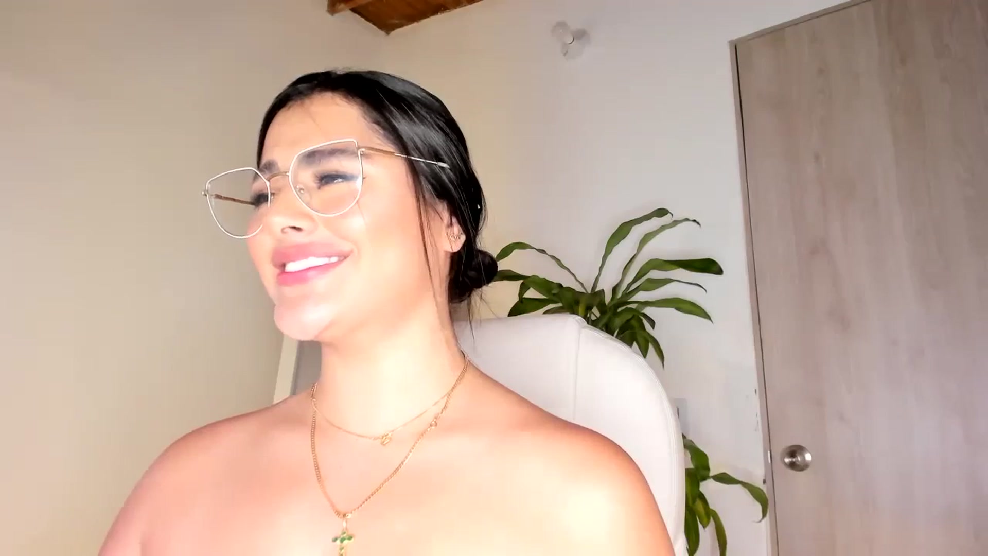 Gallery image thumbnail from Amy_corleone's myfreecams stream on, 09/20/2023, 21:54 image 10 of 20