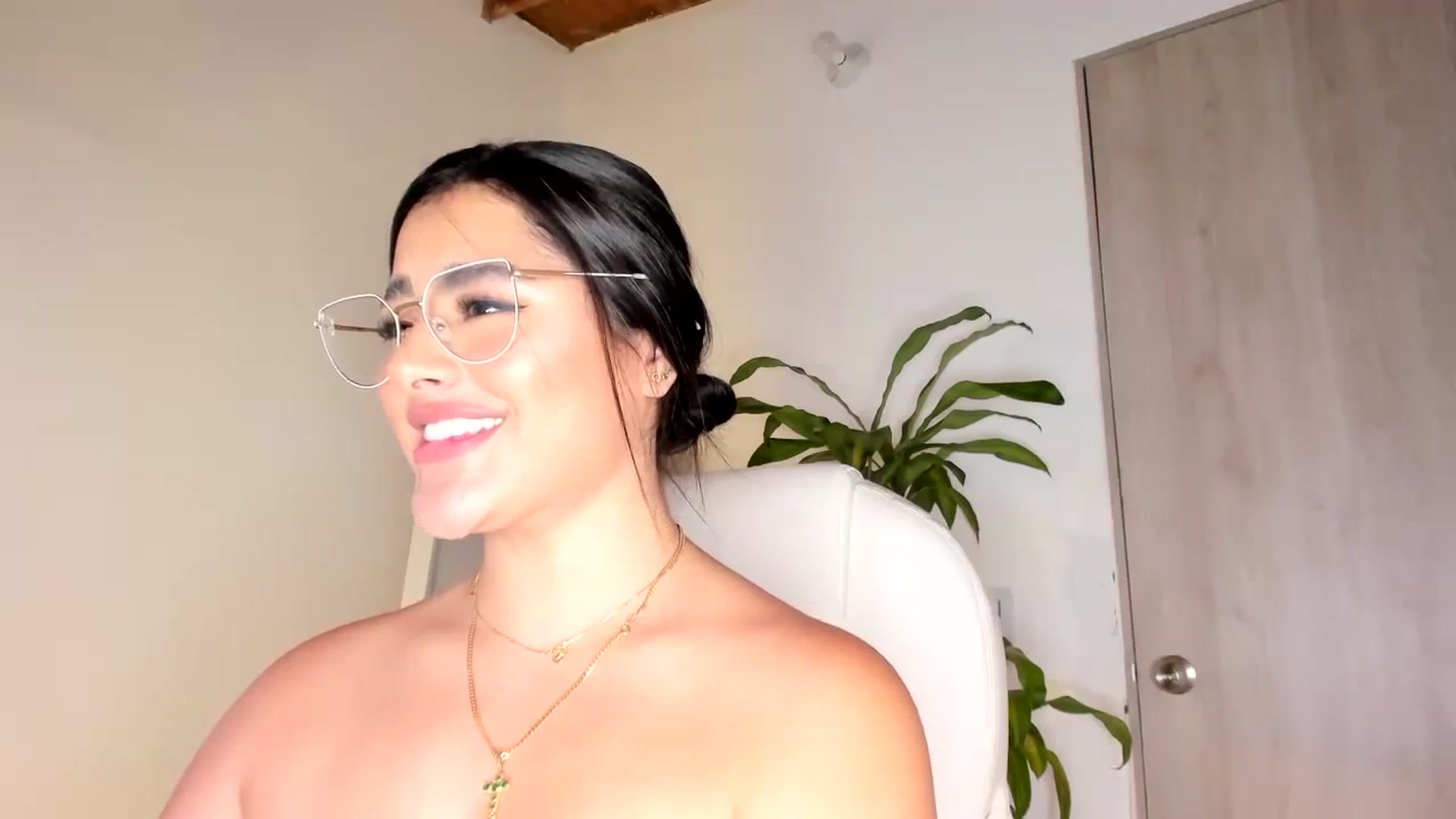 Gallery image thumbnail from Amy_corleone's myfreecams stream on, 09/20/2023, 21:54 image 9 of 20