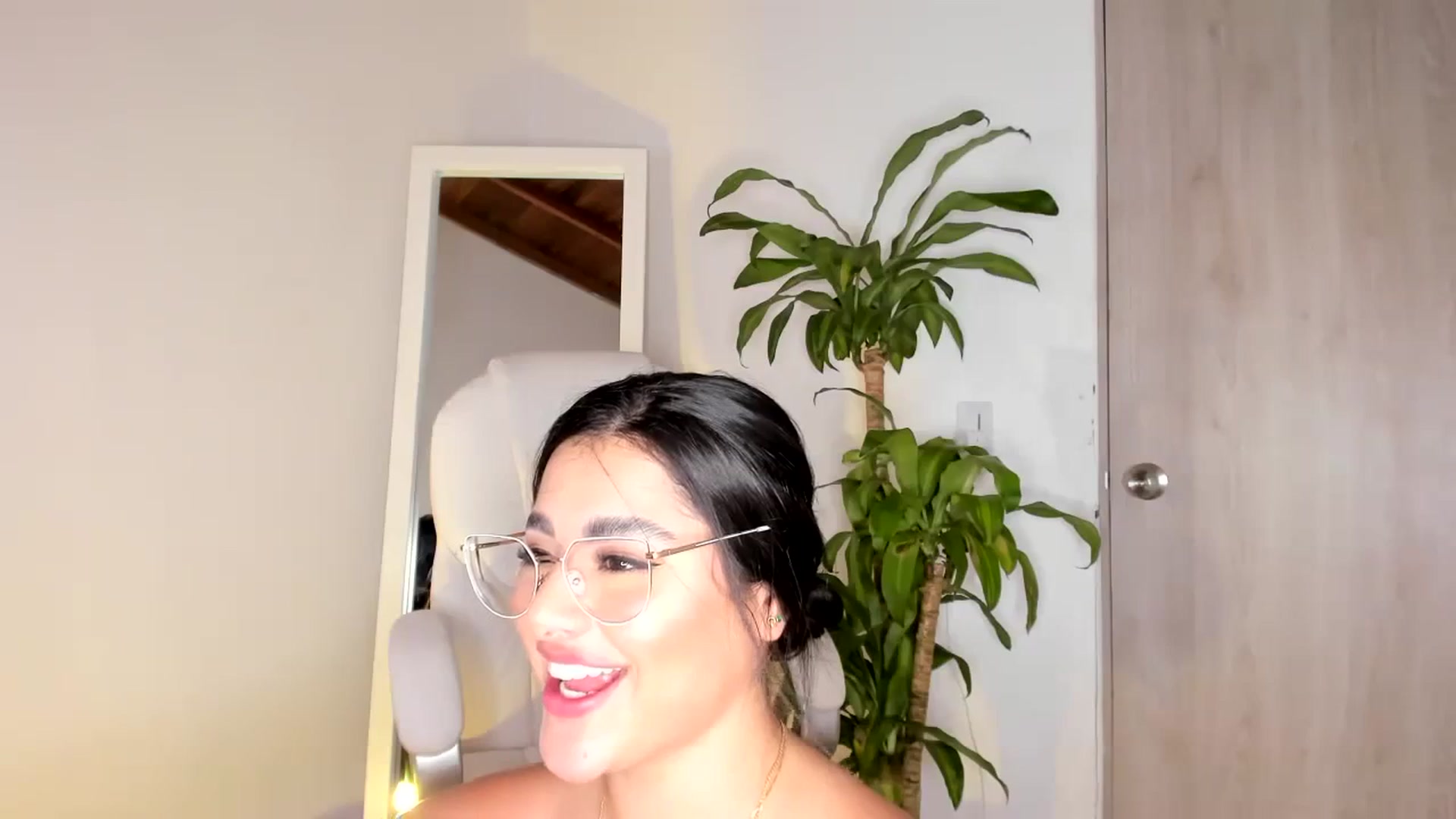 Gallery image thumbnail from Amy_corleone's myfreecams stream on, 09/20/2023, 21:54 image 17 of 20