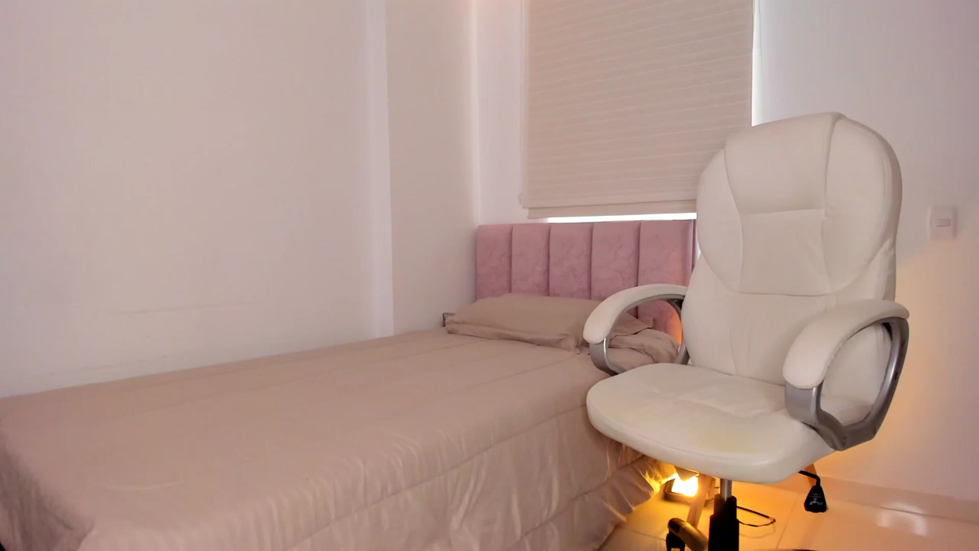 Gallery image thumbnail from Amy_corleone's myfreecams stream on, 11/22/2023, 13:55 image 15 of 20
