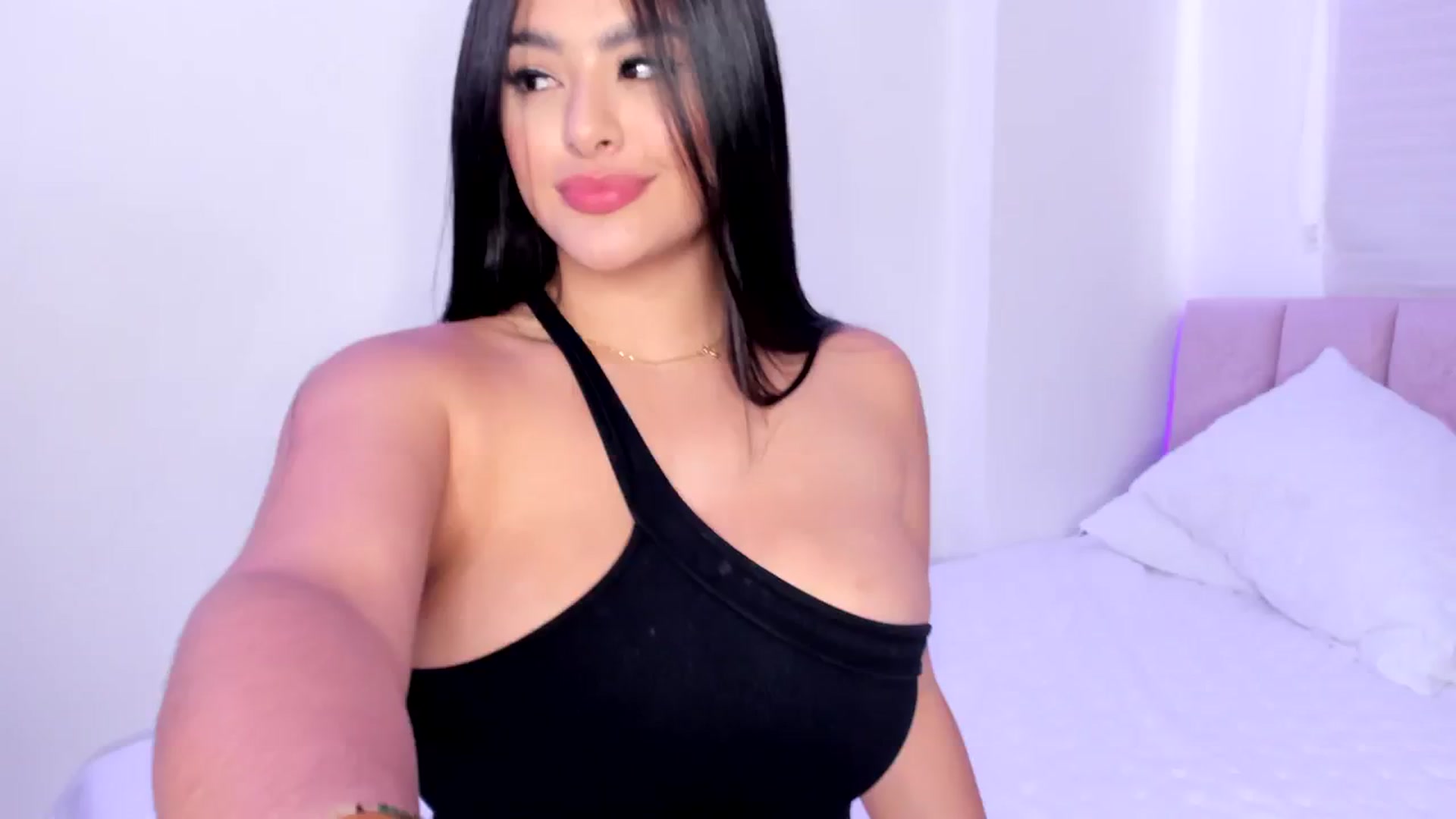 Gallery image thumbnail from Amy_corleone's myfreecams stream on, 12/10/2023, 18:16 image 5 of 20