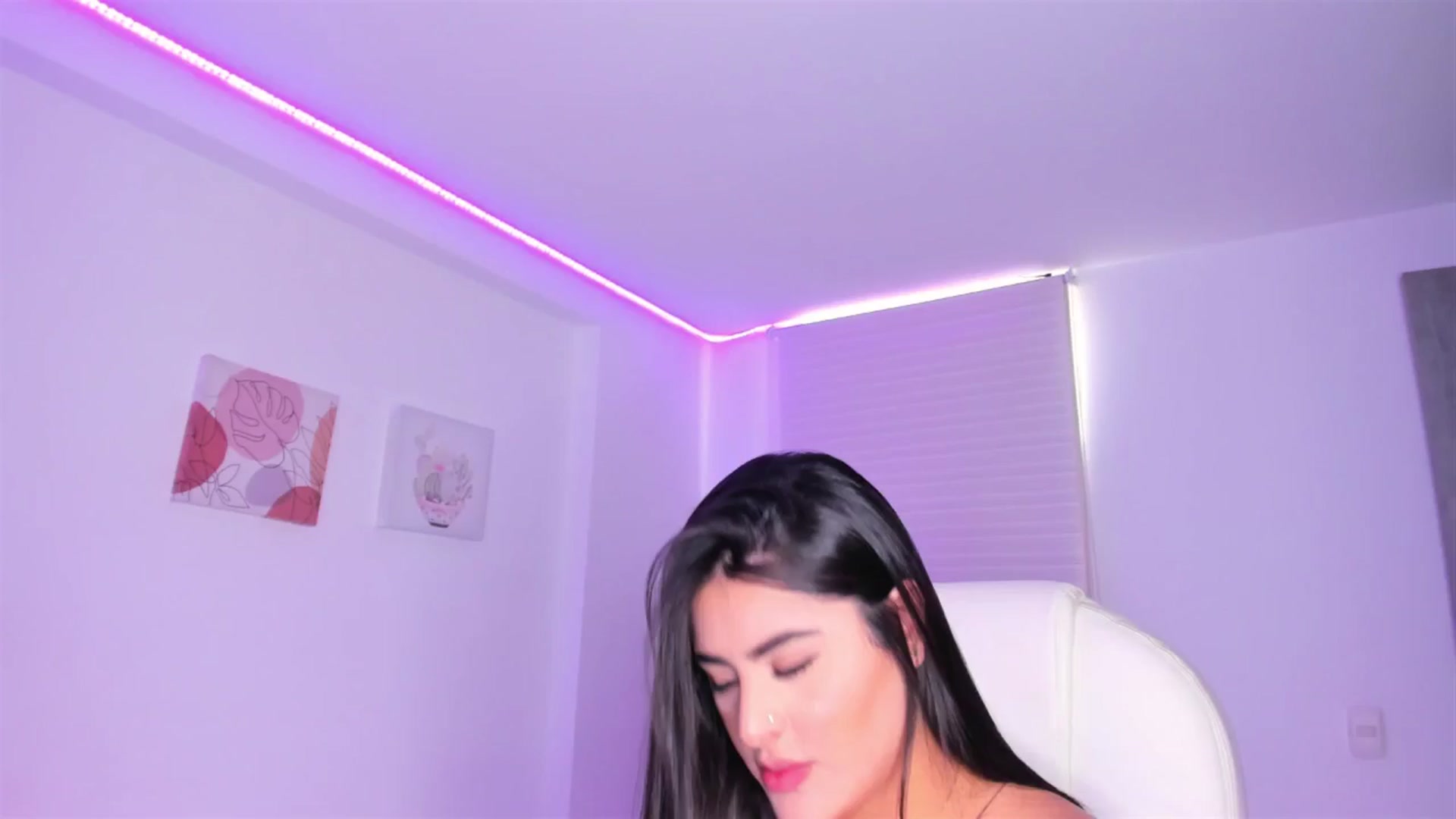 Gallery image thumbnail from Amy_corleone's myfreecams stream on, 05/17/2024, 19:57 image 1 of 20