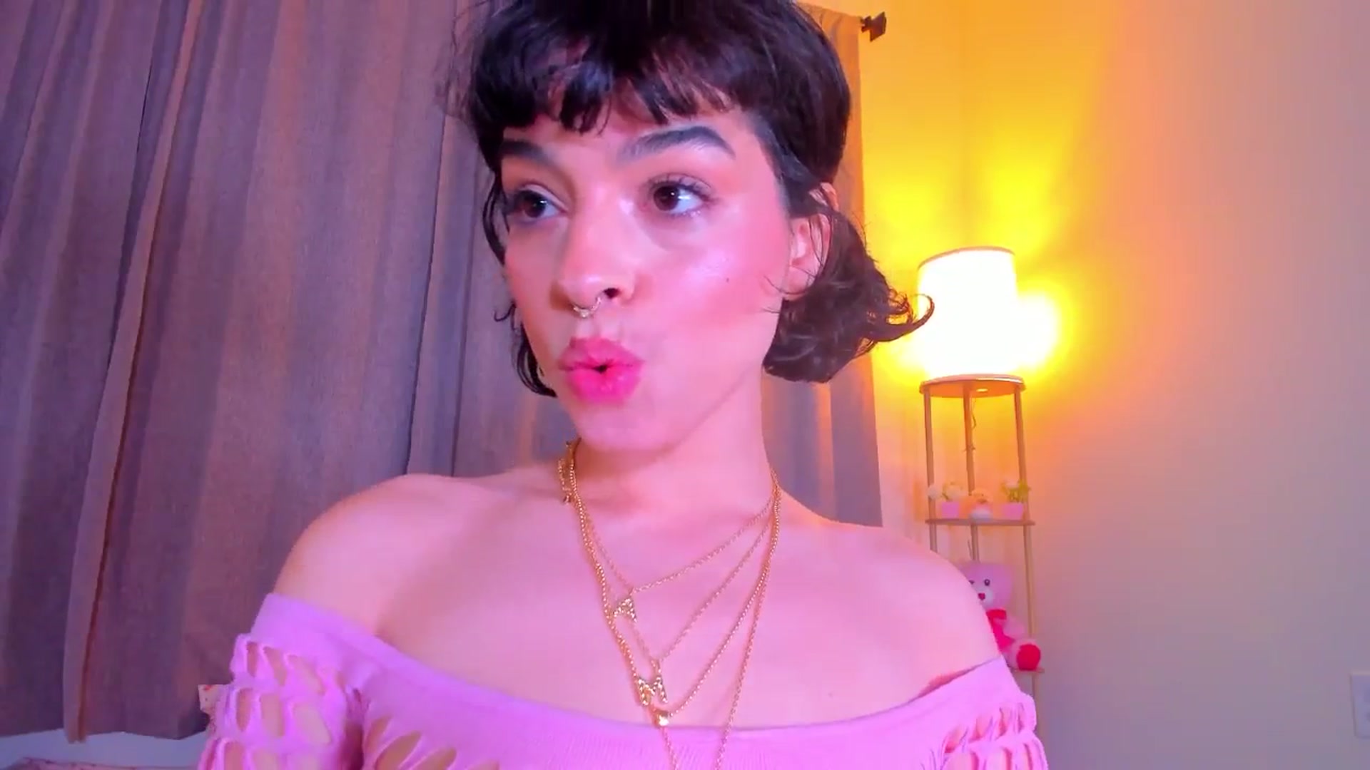 Gallery image thumbnail from Amyheaven_'s myfreecams stream on, 04/08/2025, 07:34 image 17 of 20